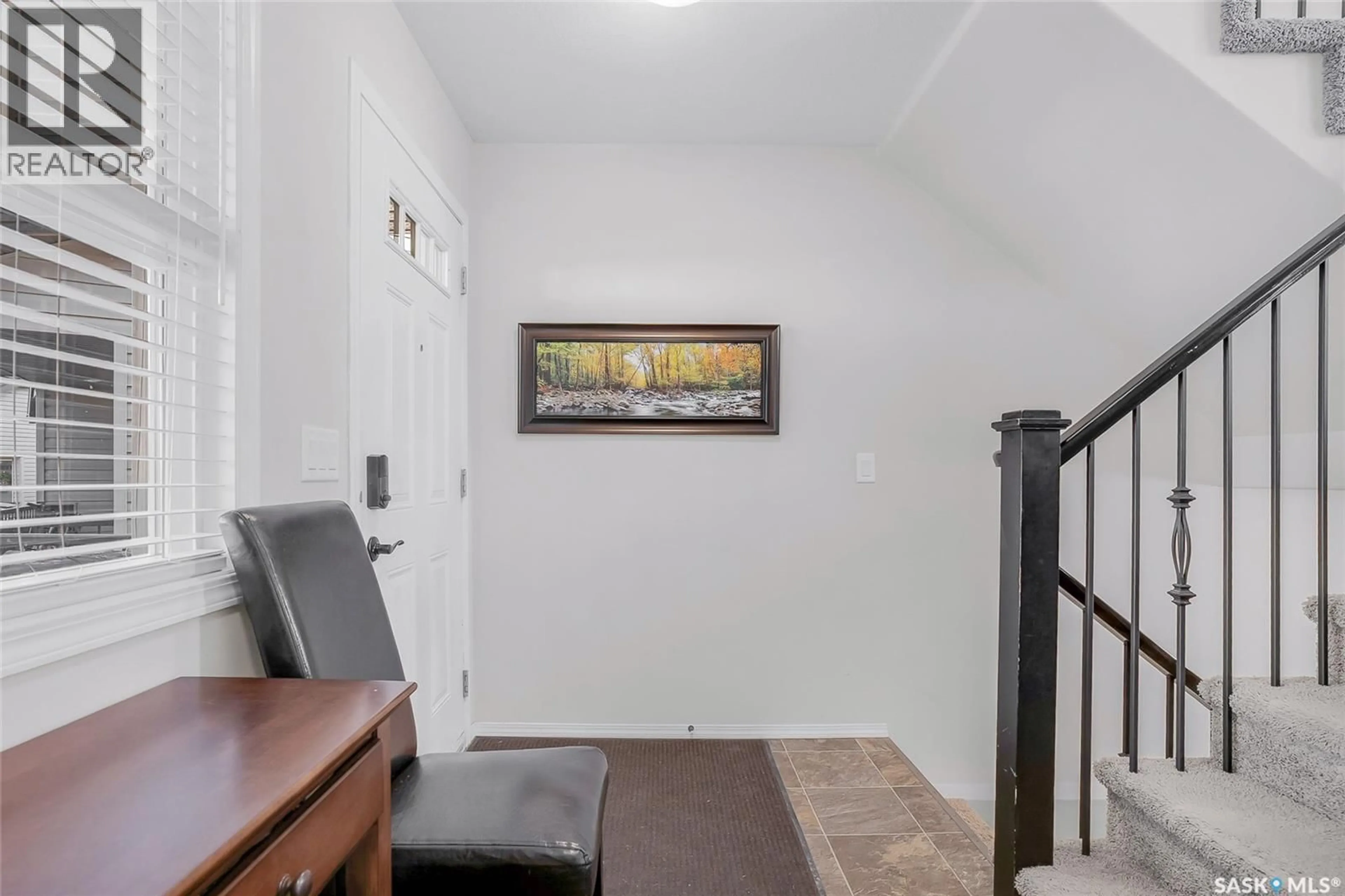 Indoor entryway for 738 150 LANGLOIS WAY, Saskatoon Saskatchewan S7T0L4