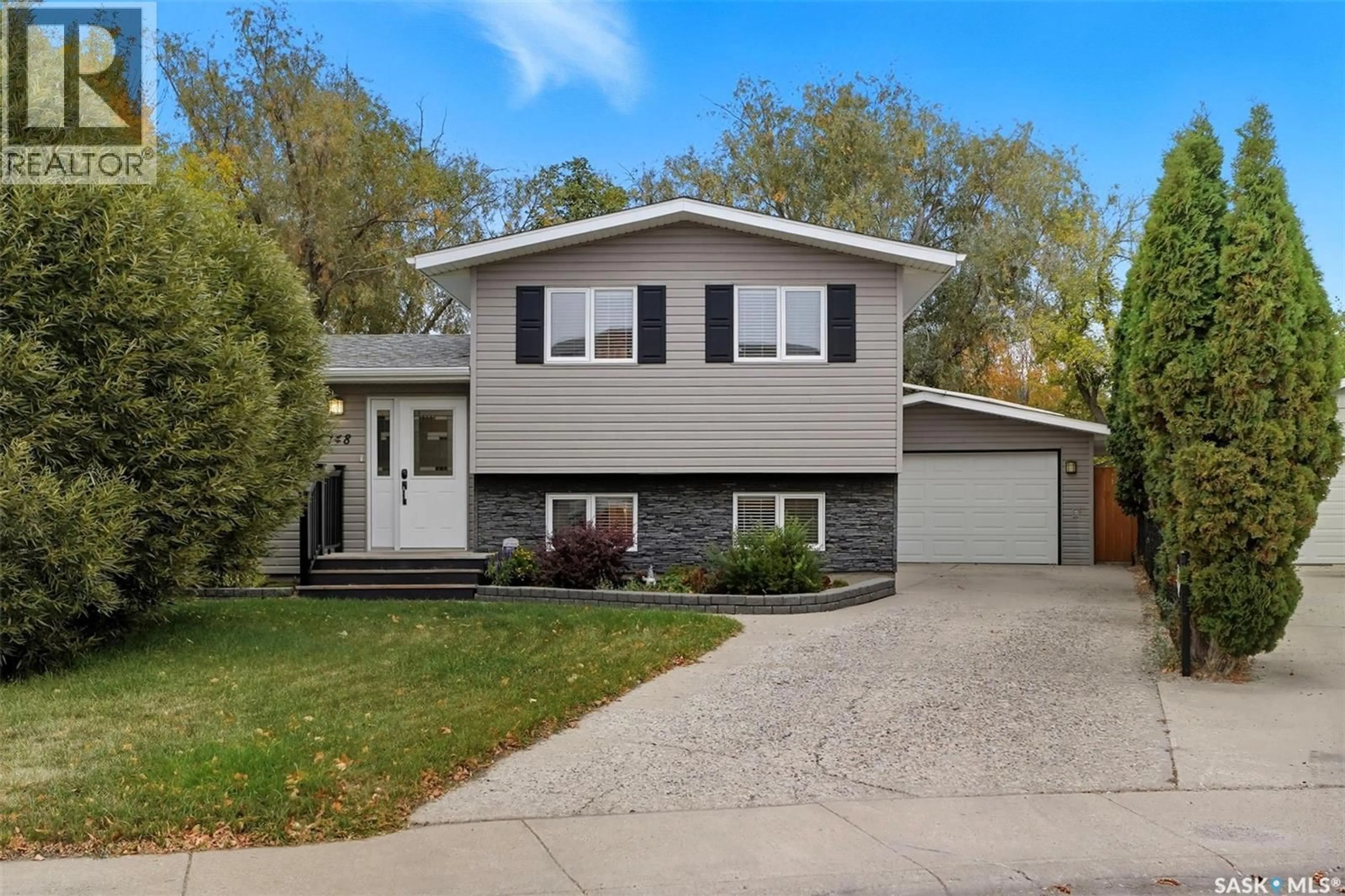 Home with vinyl exterior material, street for 148 ST LAWRENCE CRESCENT, Saskatoon Saskatchewan S7K3V8