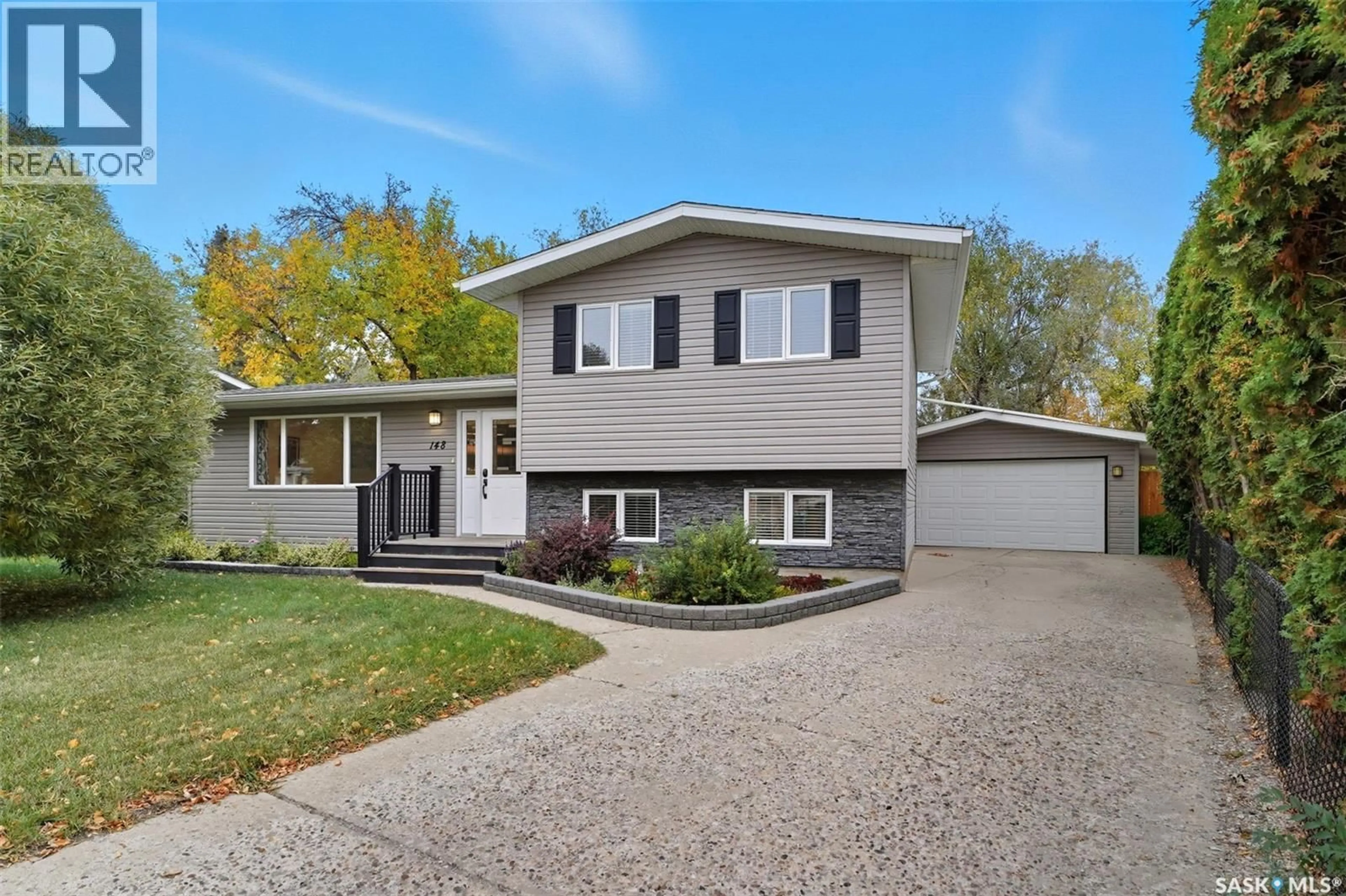 Home with vinyl exterior material, street for 148 ST LAWRENCE CRESCENT, Saskatoon Saskatchewan S7K3V8