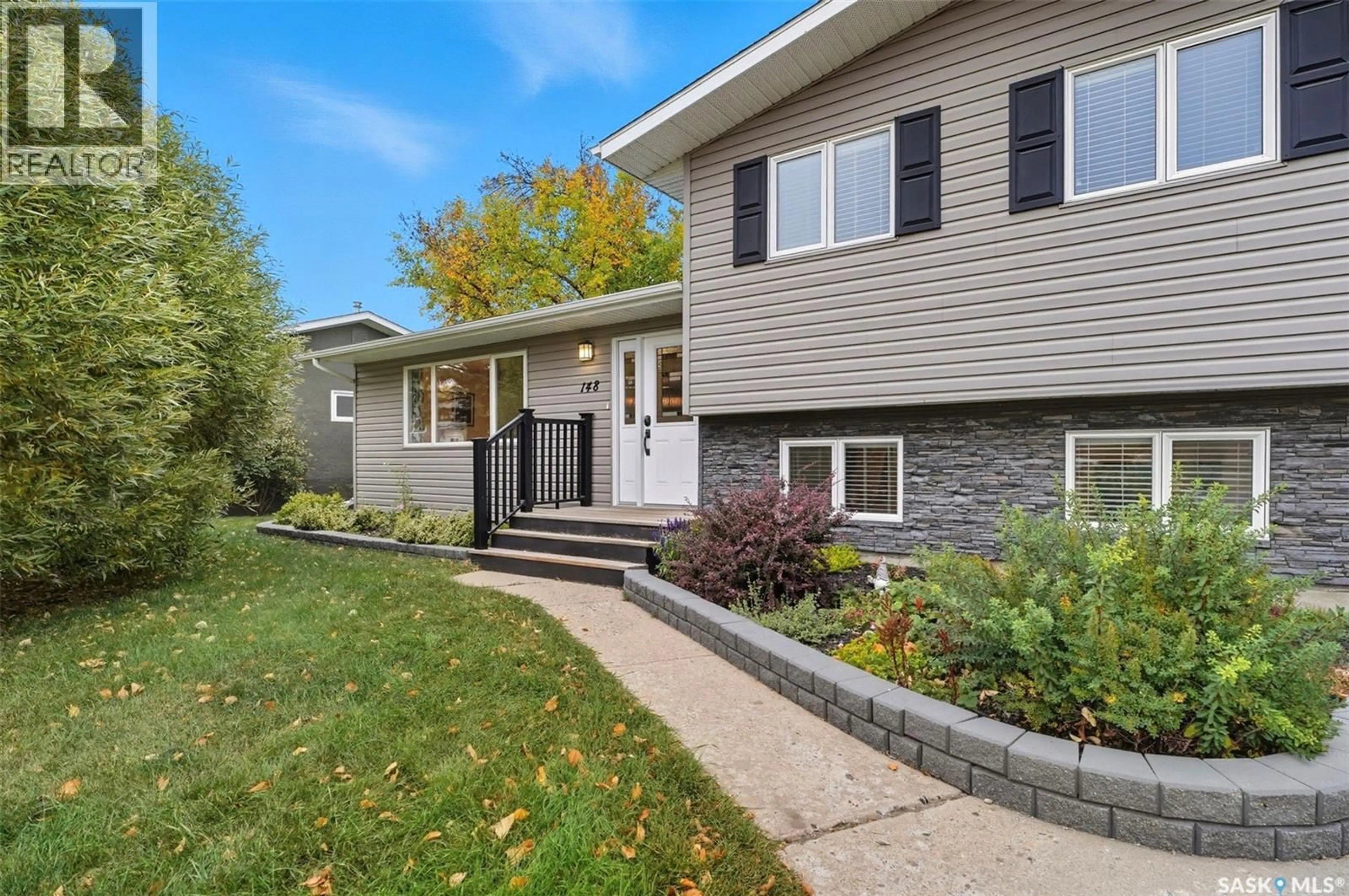 Home with vinyl exterior material, street for 148 ST LAWRENCE CRESCENT, Saskatoon Saskatchewan S7K3V8