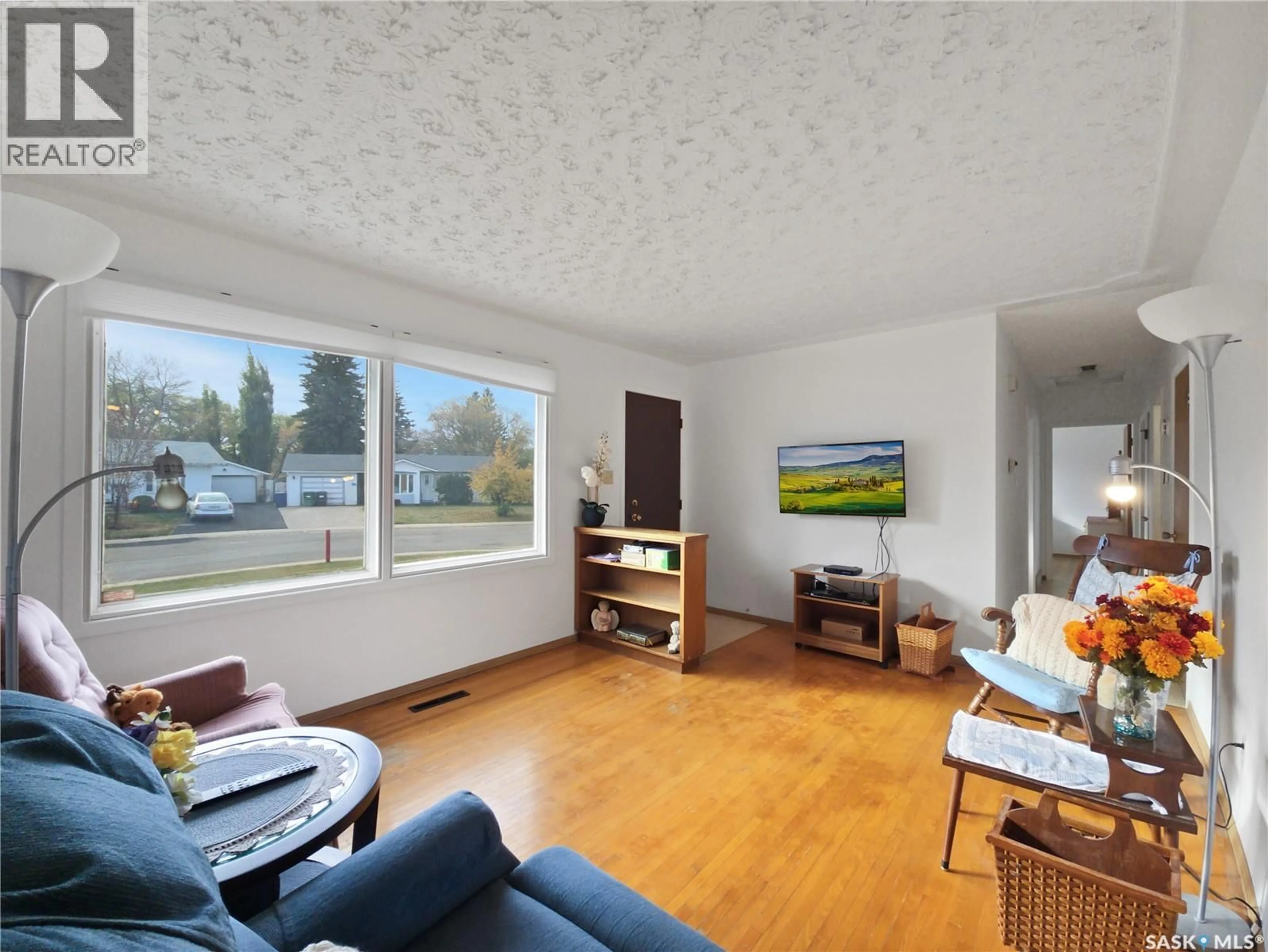 Living room with furniture, unknown for 63 MARLBOROUGH CRESCENT, Saskatoon Saskatchewan S7L3T8