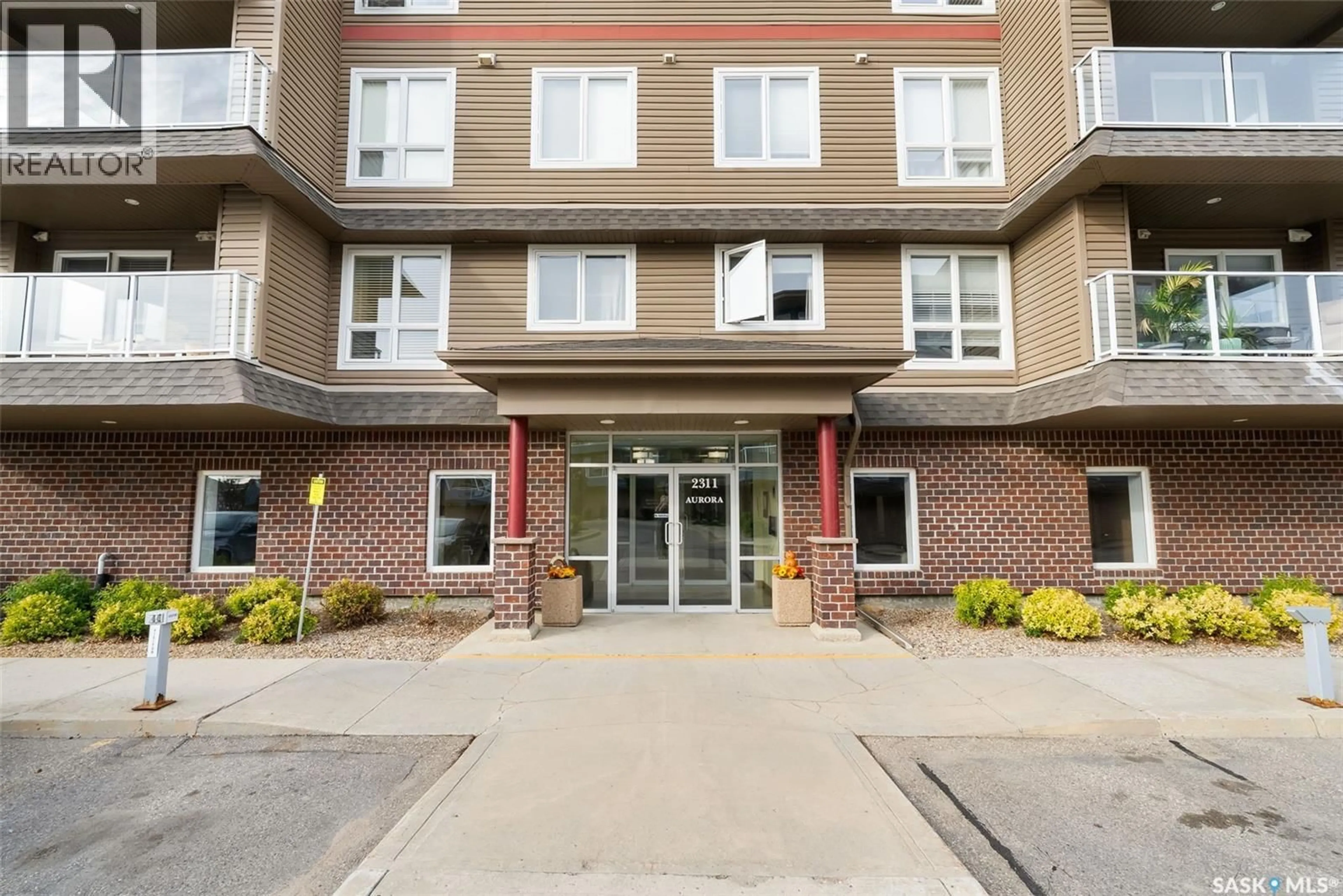 Indoor foyer for 107 - 2311 WINDSOR PARK ROAD, Regina Saskatchewan S4V1S2