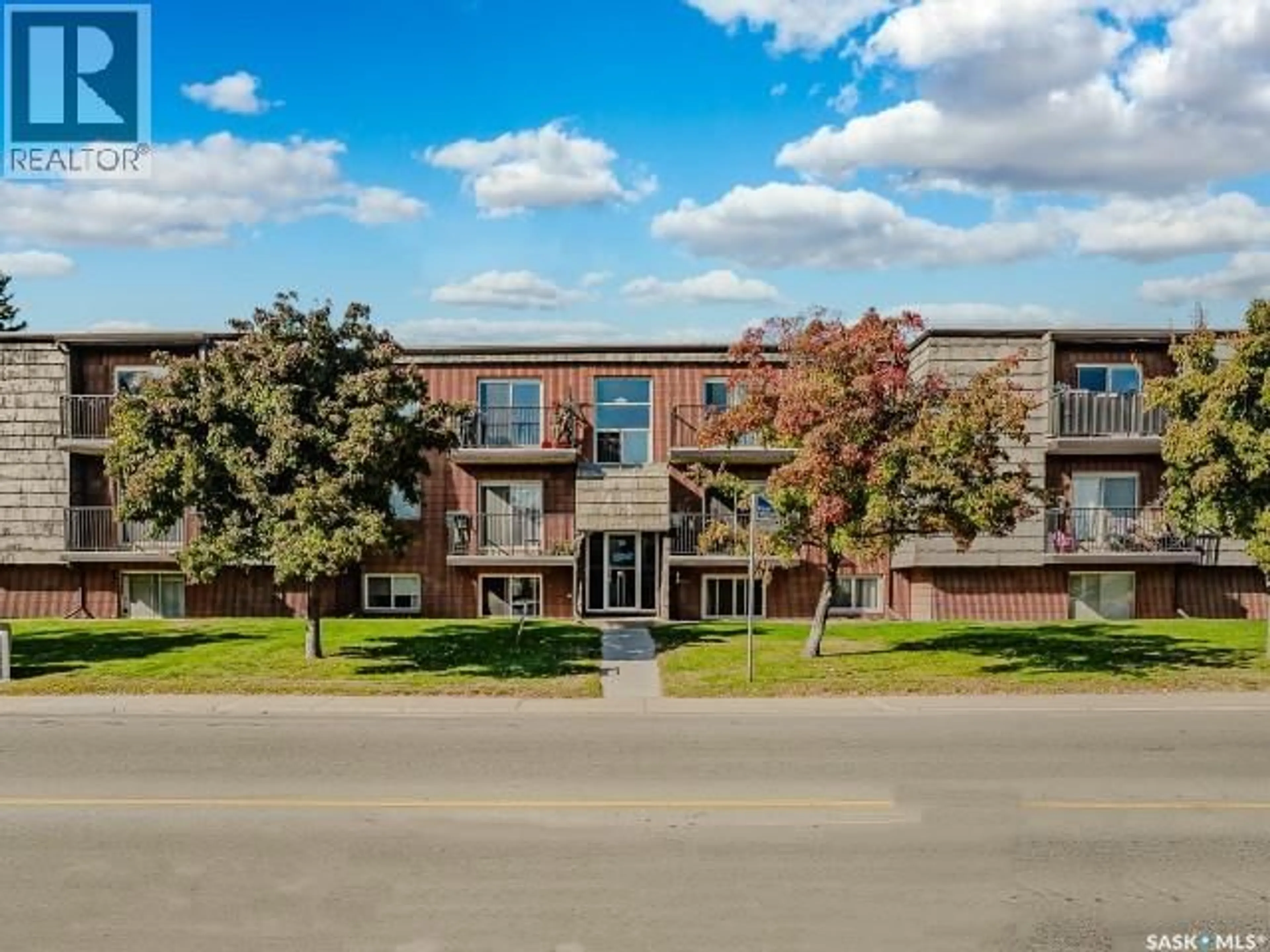 A pic from outside/outdoor area/front of a property/back of a property/a pic from drone, building for 11 20 ASSINIBOINE STREET, Saskatoon Saskatchewan S7K1H2