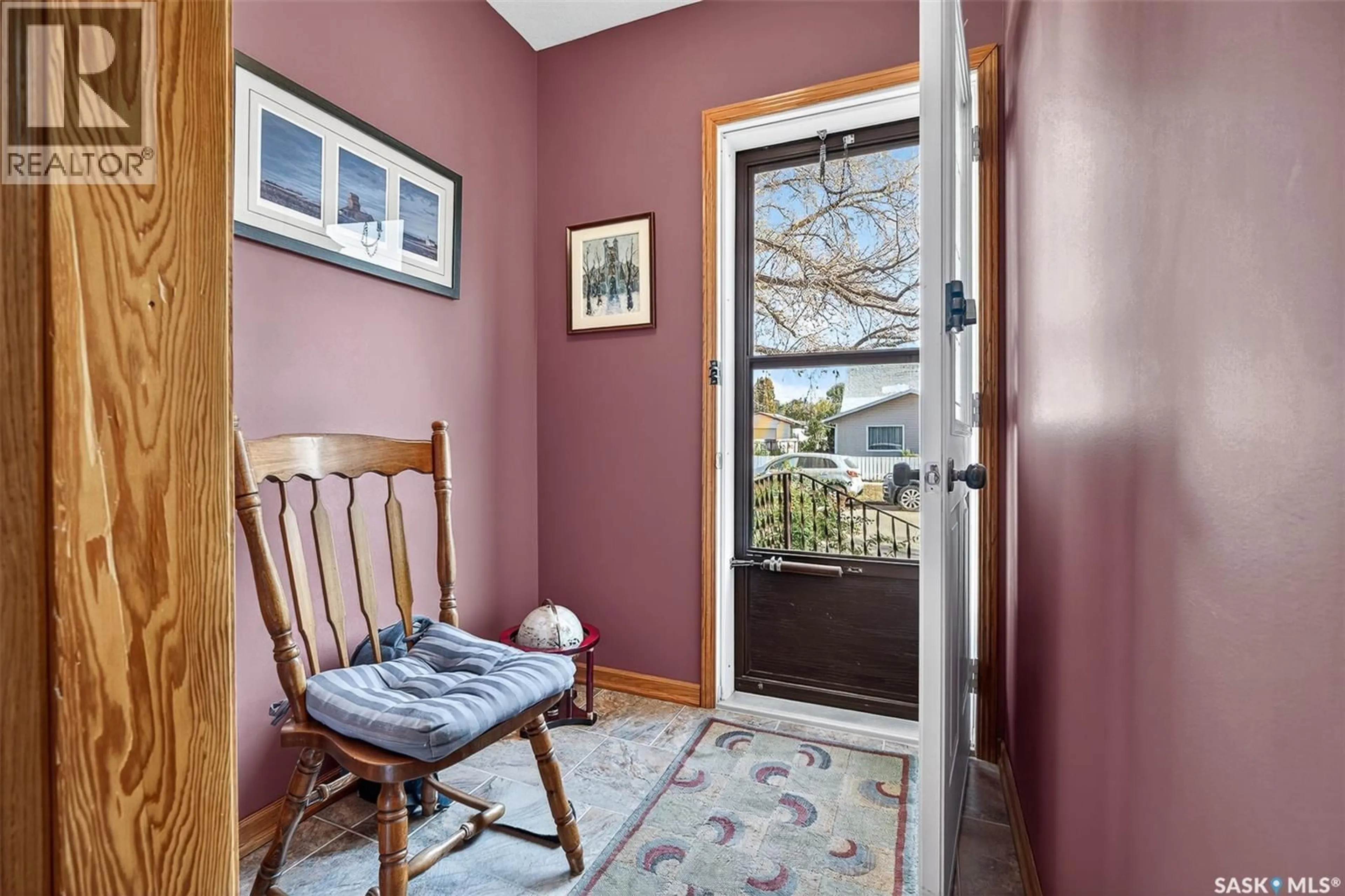 Indoor entryway for 1220 WILLOW AVENUE, Moose Jaw Saskatchewan S6H1H2