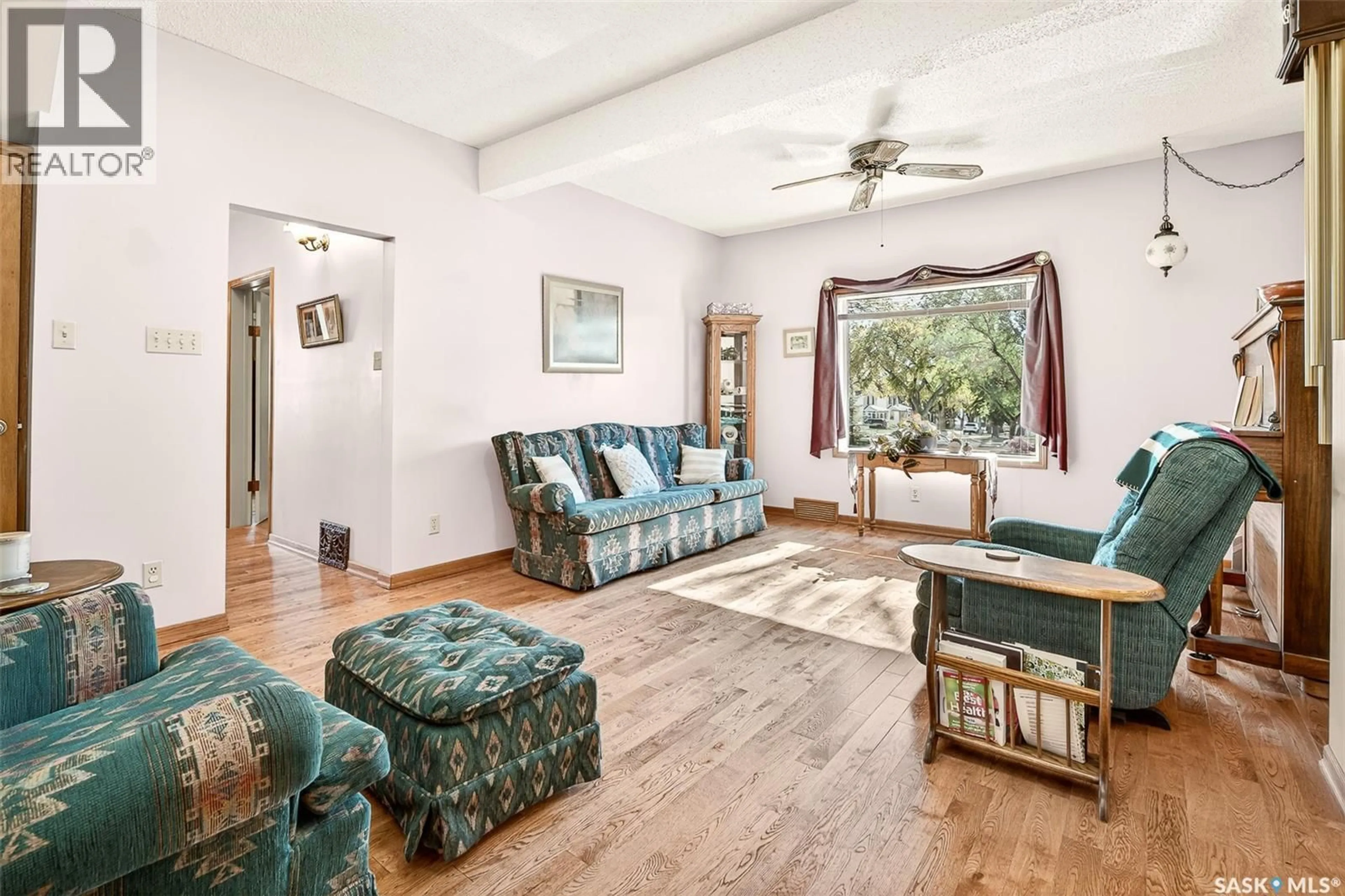 Living room with furniture, unknown for 1220 WILLOW AVENUE, Moose Jaw Saskatchewan S6H1H2