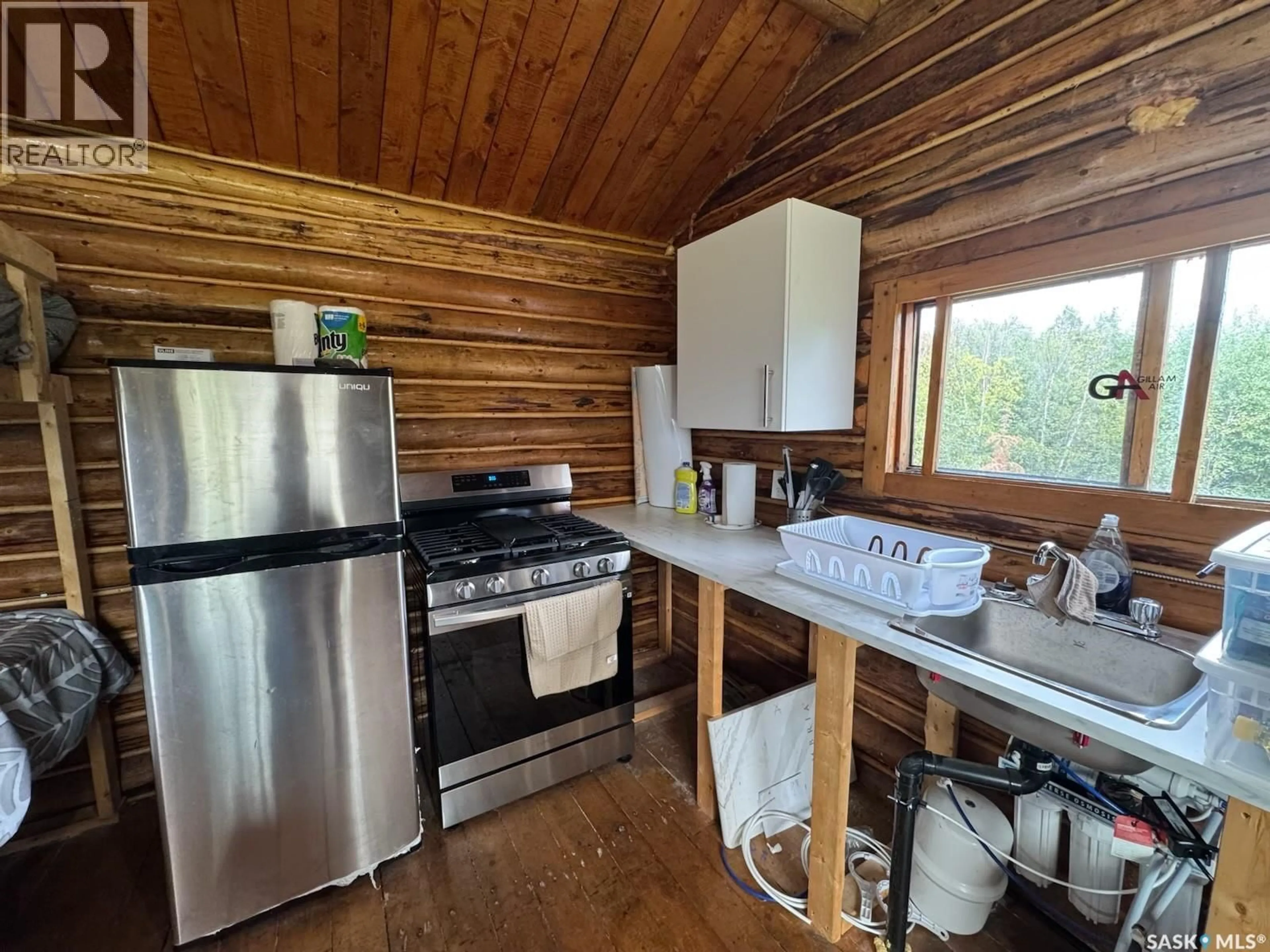 Standard kitchen, wood/laminate floor for CABIN ON ISLAND, Lac La Ronge Provincial Park Saskatchewan S0J1L0