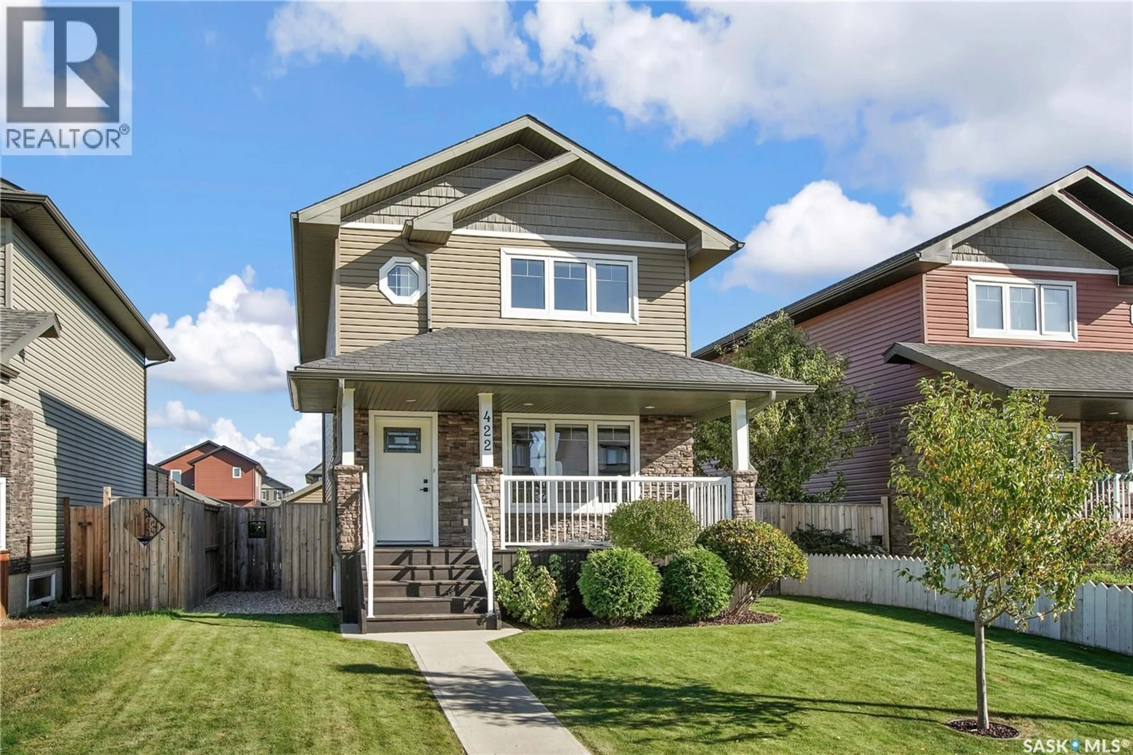 Home with vinyl exterior material, street for 422 REDWOOD CRESCENT, Warman Saskatchewan S0K4S2