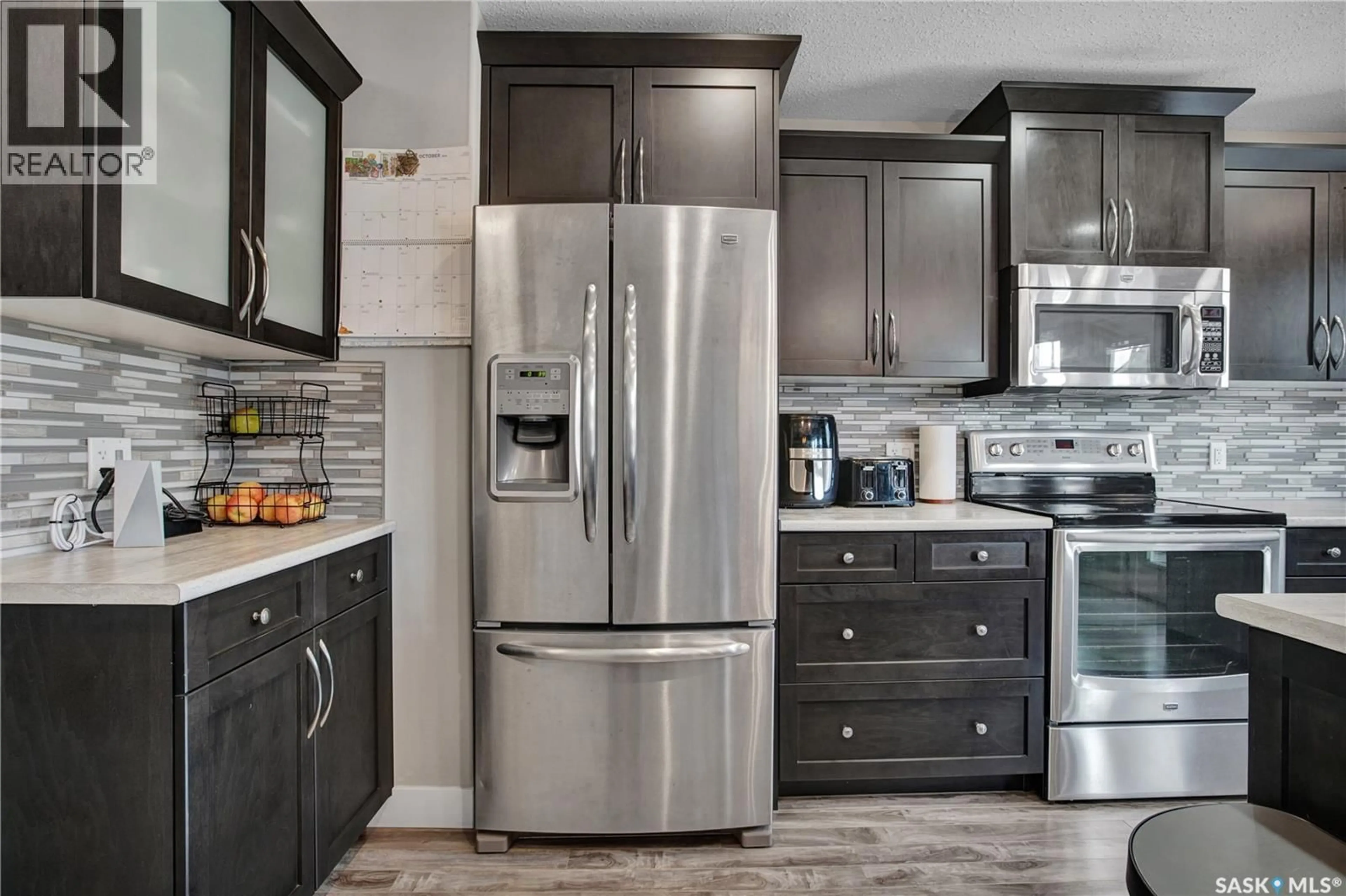 Contemporary kitchen, ceramic/tile floor for 422 REDWOOD CRESCENT, Warman Saskatchewan S0K4S2