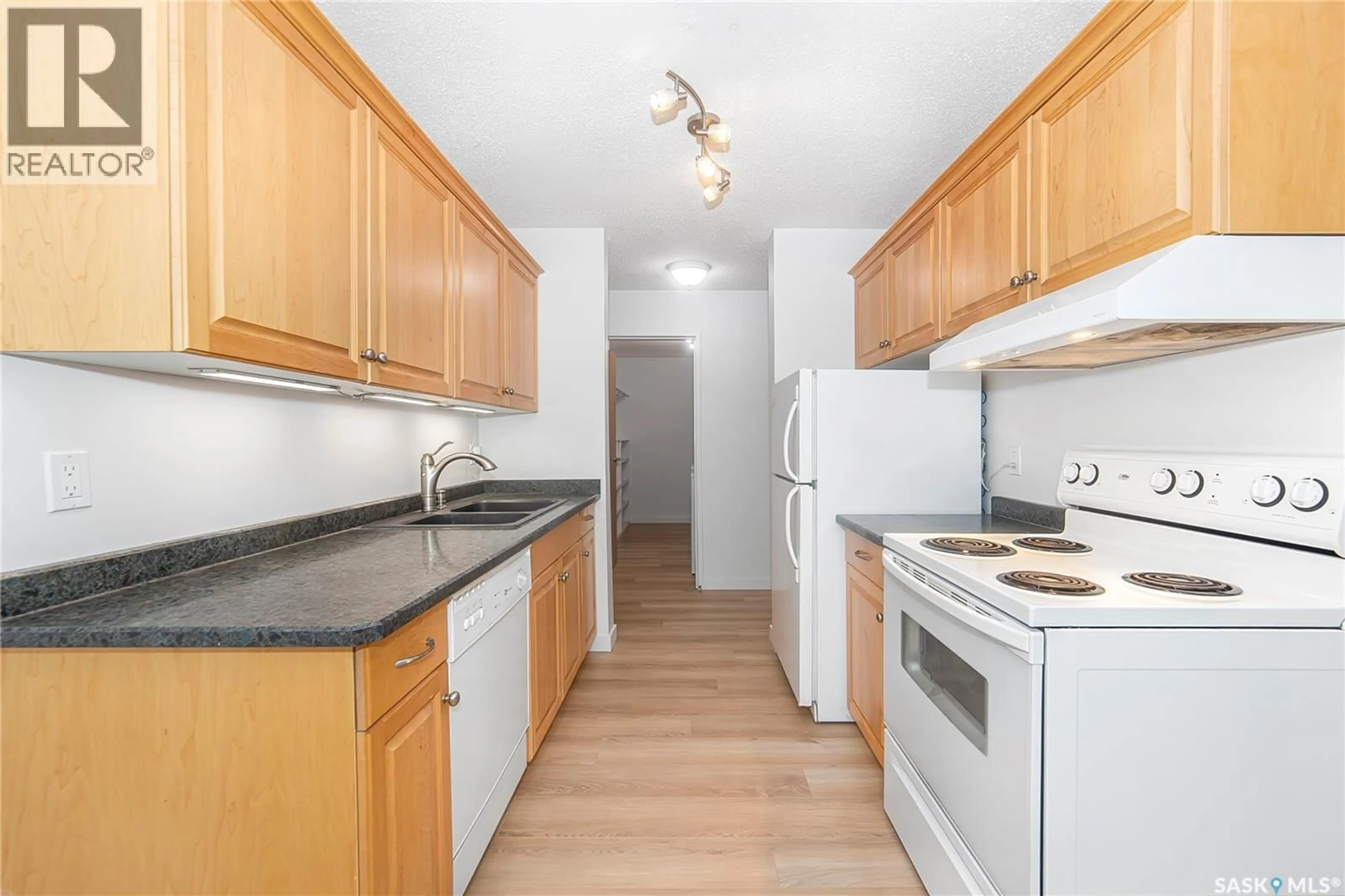 Standard kitchen, unknown for 836 310 STILLWATER DRIVE, Saskatoon Saskatchewan S7J4H7