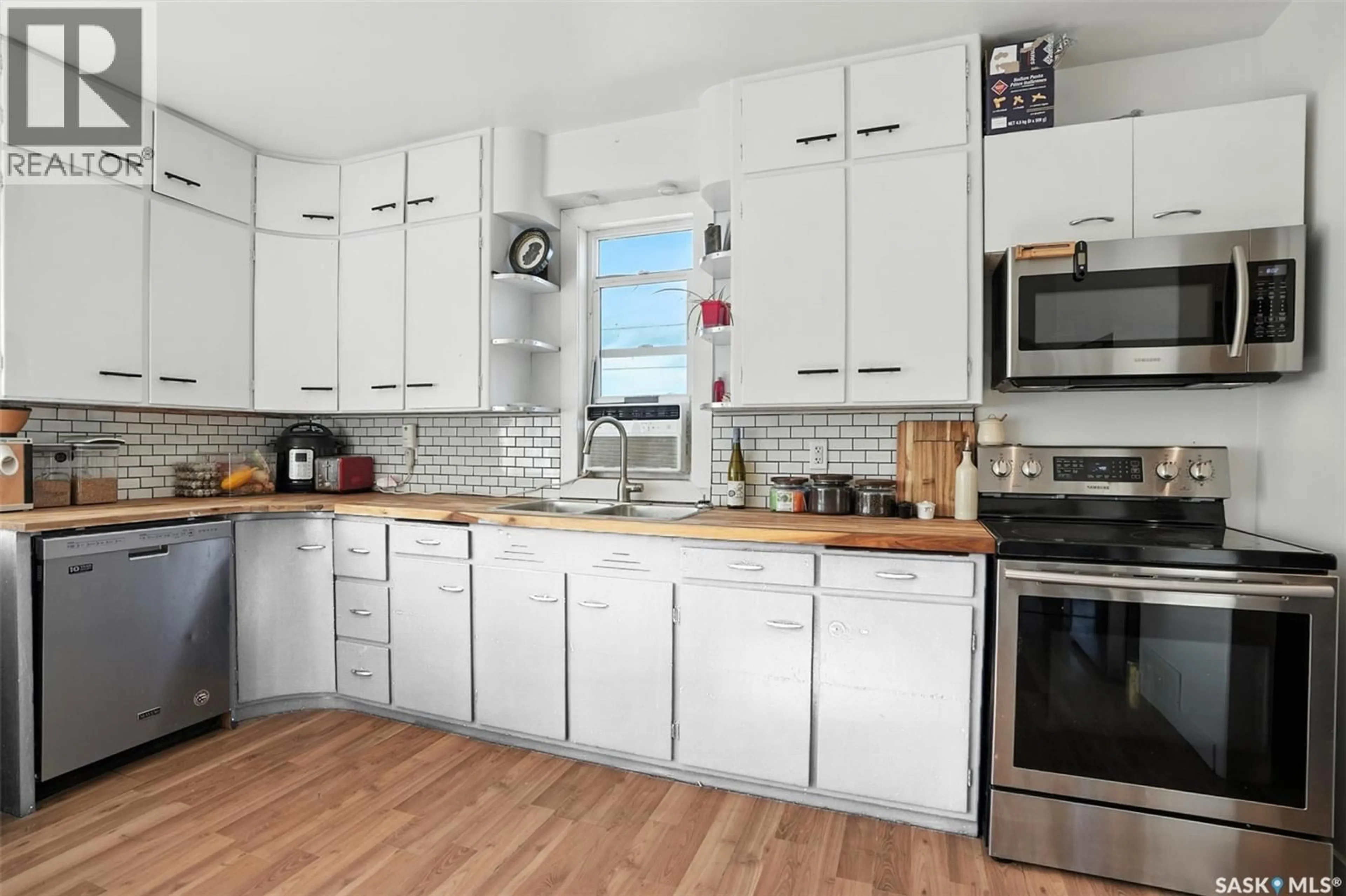 Open concept kitchen, unknown for 120 COLBORNE AVENUE, Viscount Saskatchewan S0K4M0