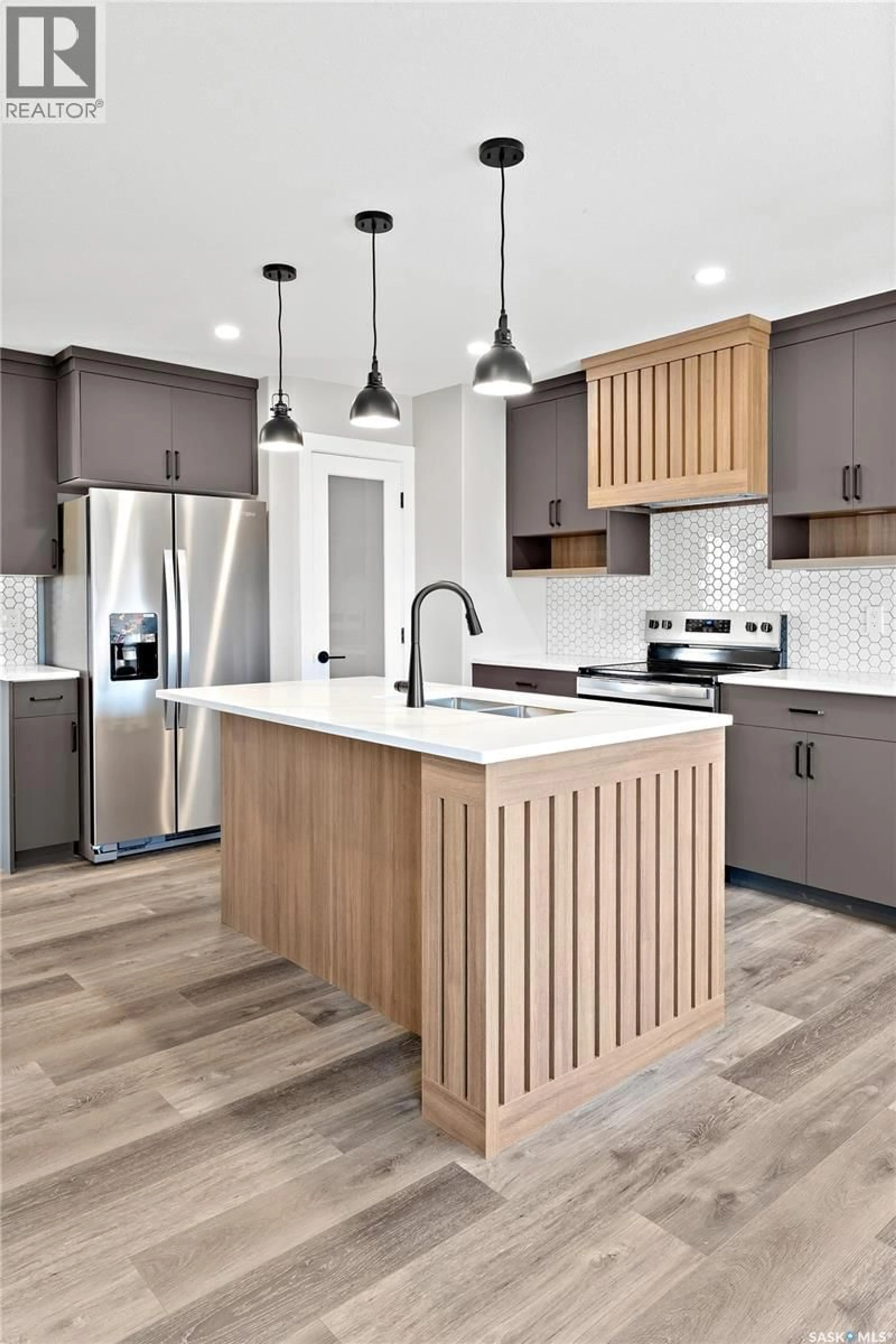Contemporary kitchen, unknown for 2929 WELBY WAY, Regina Saskatchewan S4V4A3