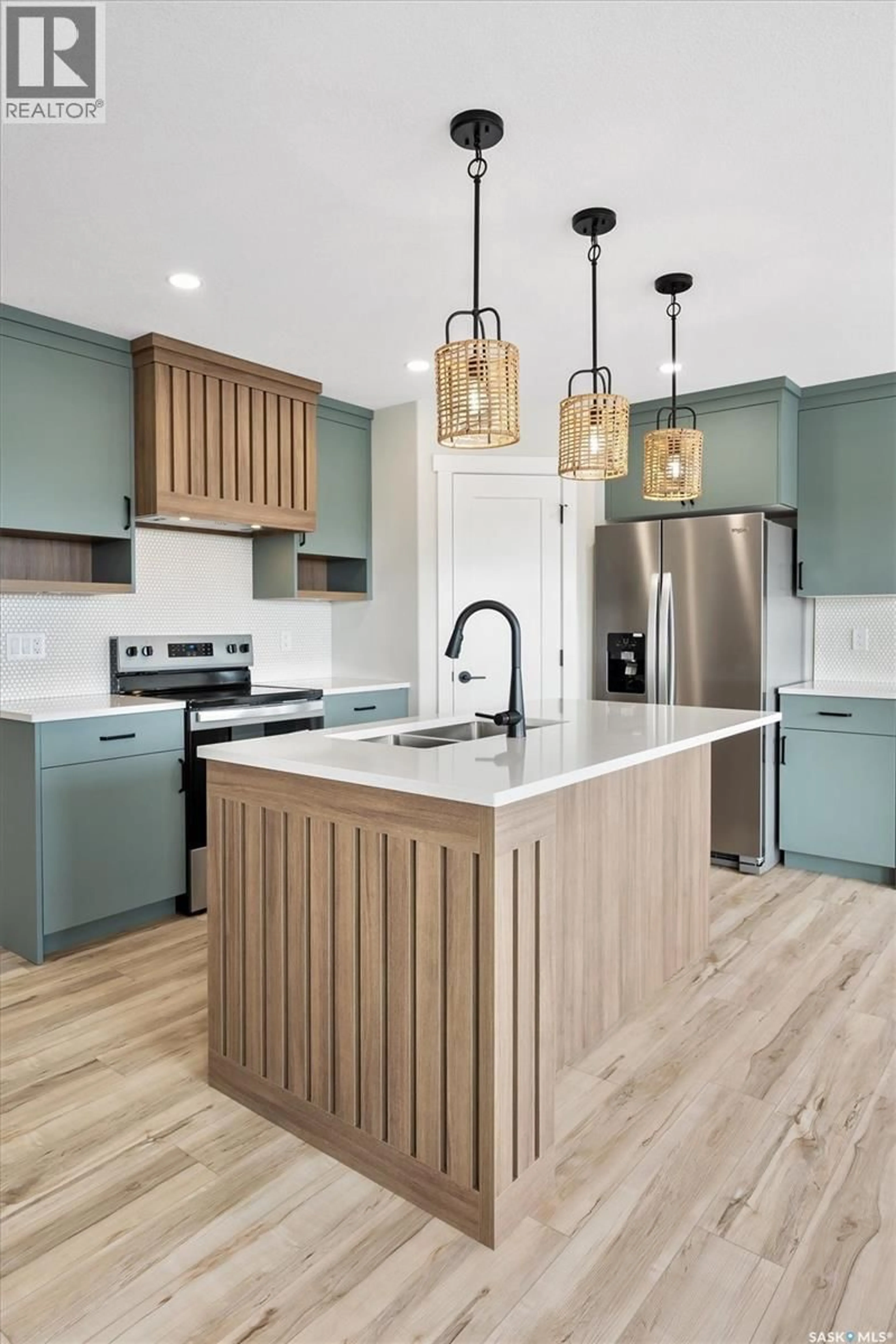 Contemporary kitchen, unknown for 4756 FERNDALE CRESCENT, Regina Saskatchewan S4V4A3