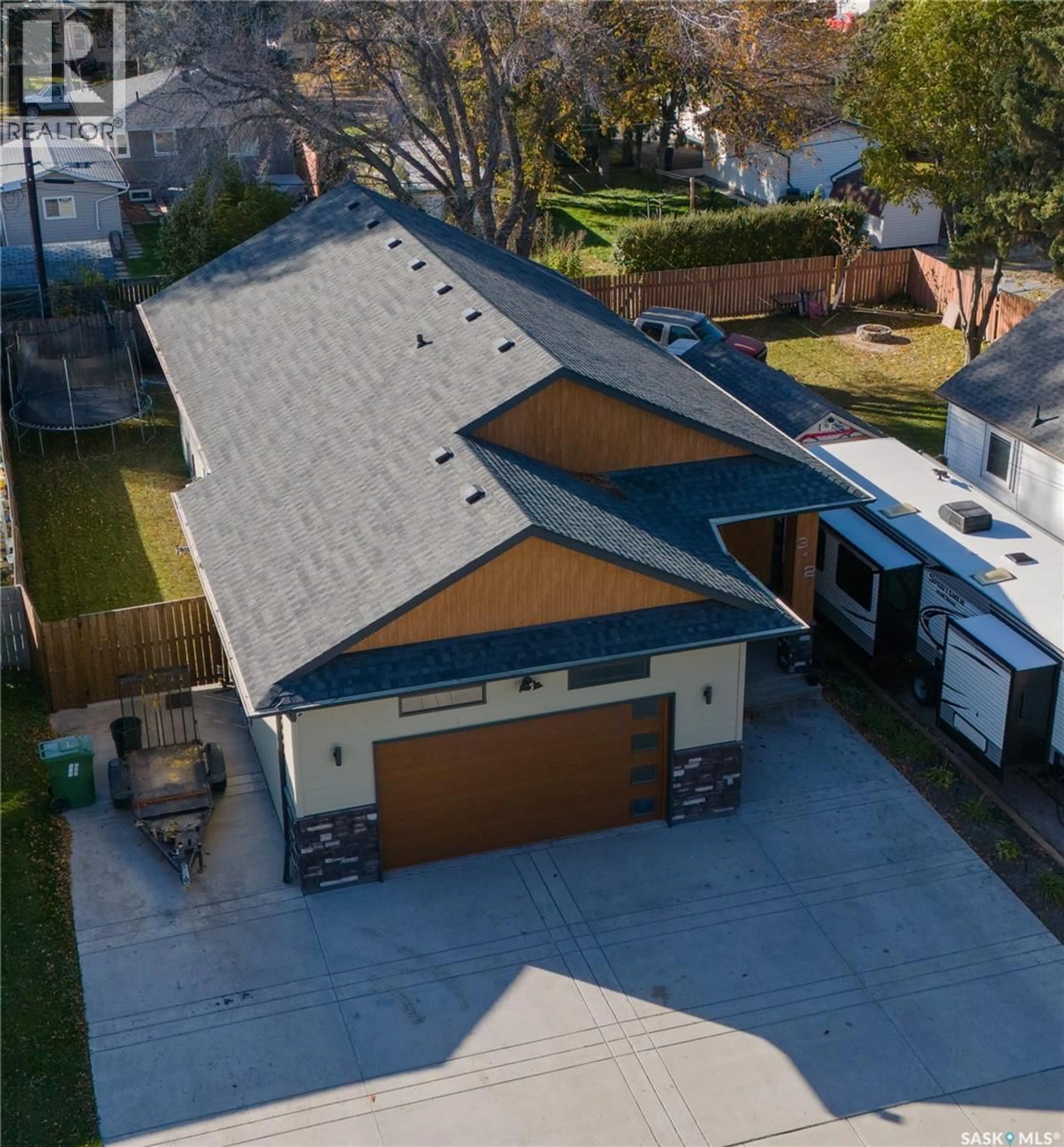 A pic from outside/outdoor area/front of a property/back of a property/a pic from drone, street for 312 FIRST AVENUE, Yorkton Saskatchewan S3N1K5