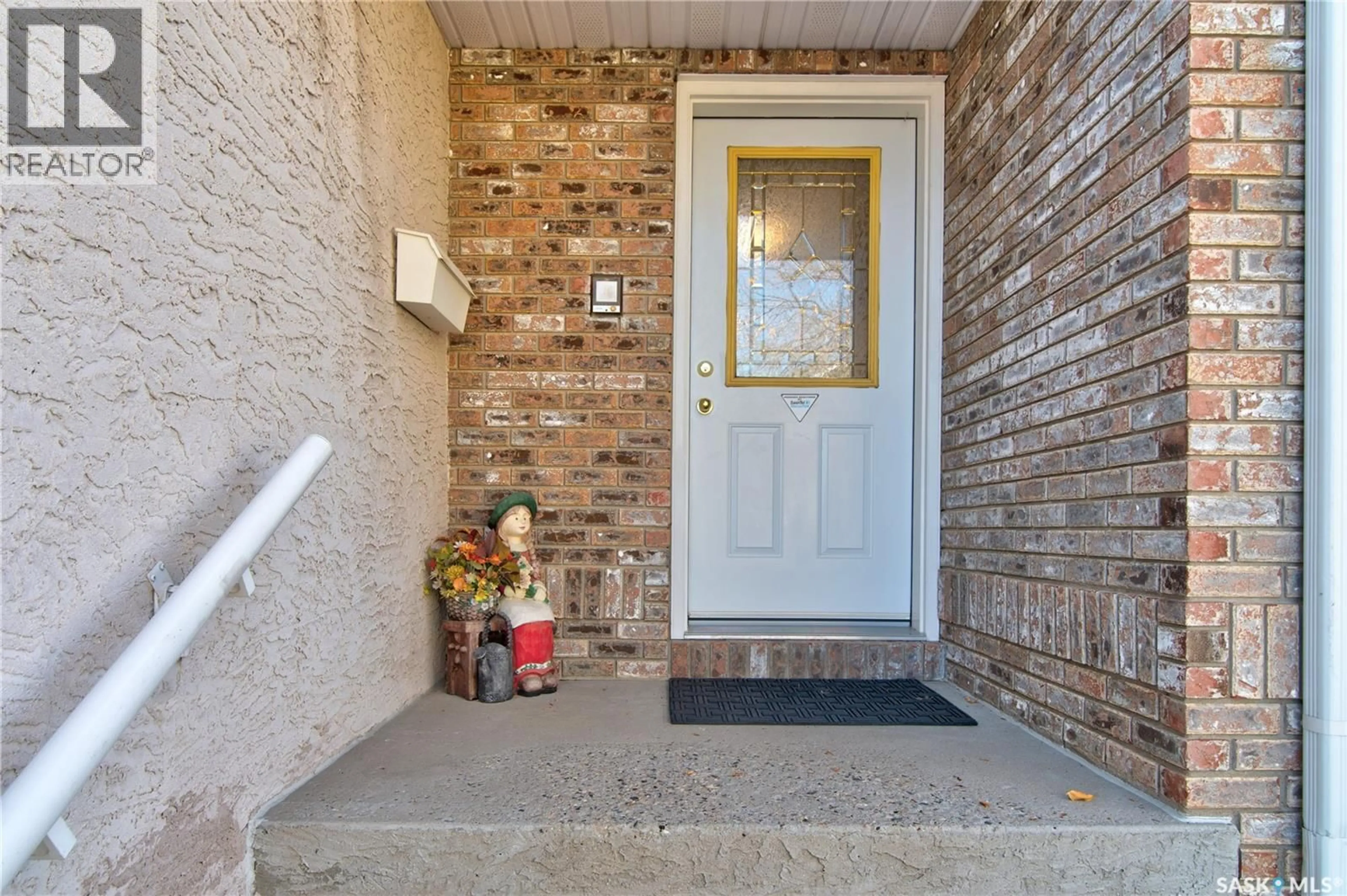 Indoor entryway for 3235 RENFREW CRESCENT, Regina Saskatchewan S4V2W6