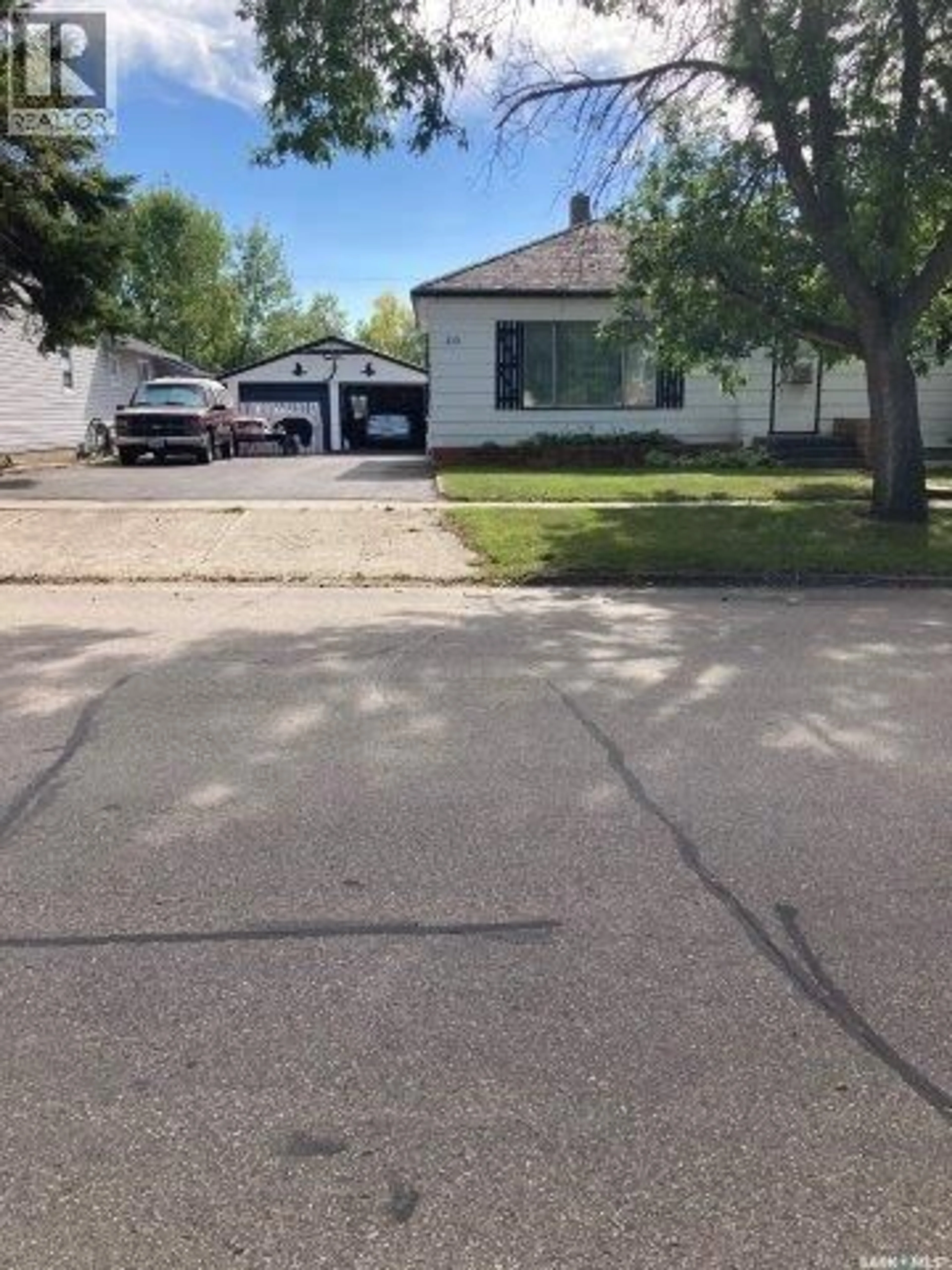 A pic from outside/outdoor area/front of a property/back of a property/a pic from drone, street for 113 4TH AVENUE, Ituna Saskatchewan S0A1N0