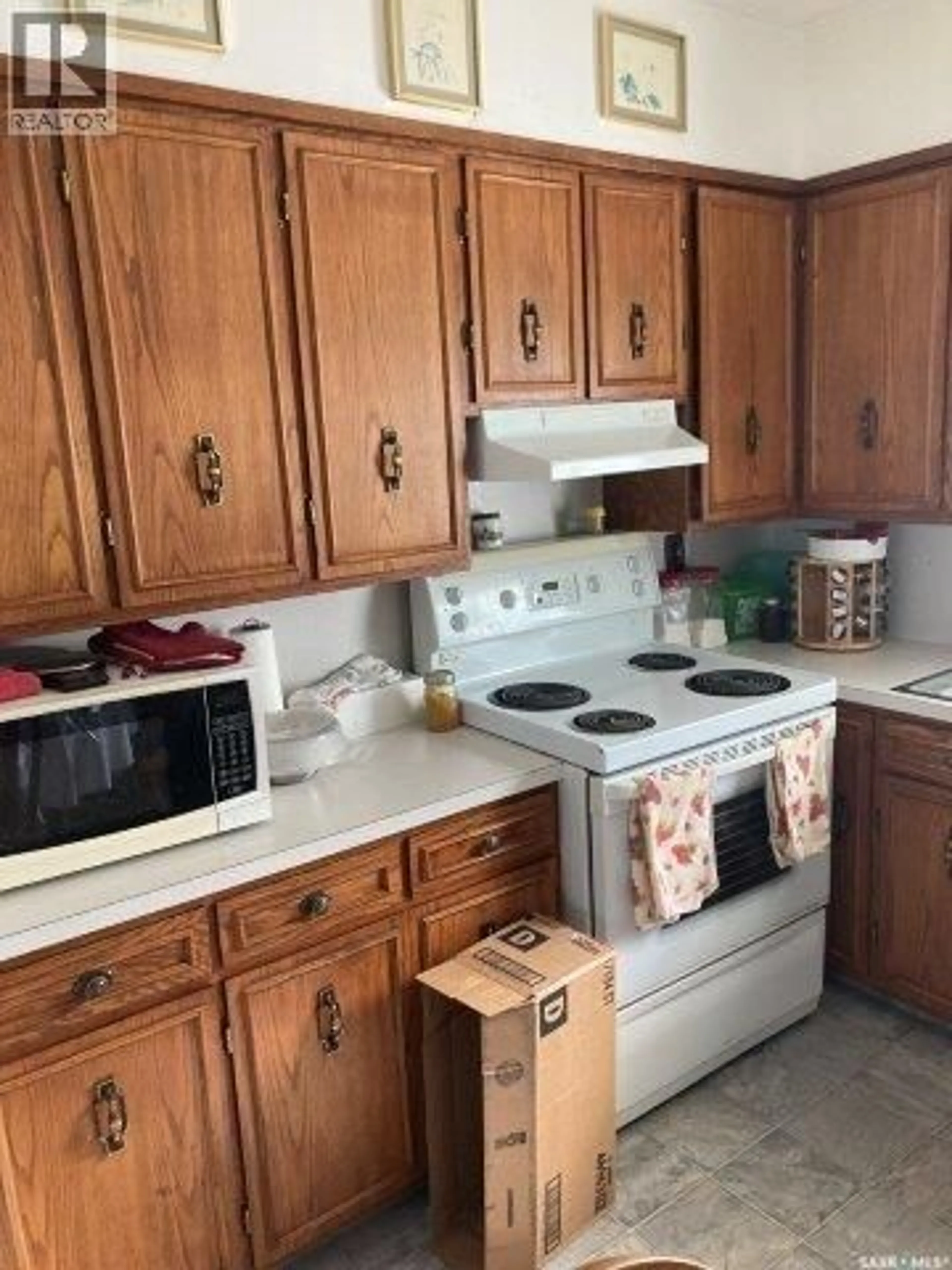 Standard kitchen, unknown for 113 4TH AVENUE, Ituna Saskatchewan S0A1N0