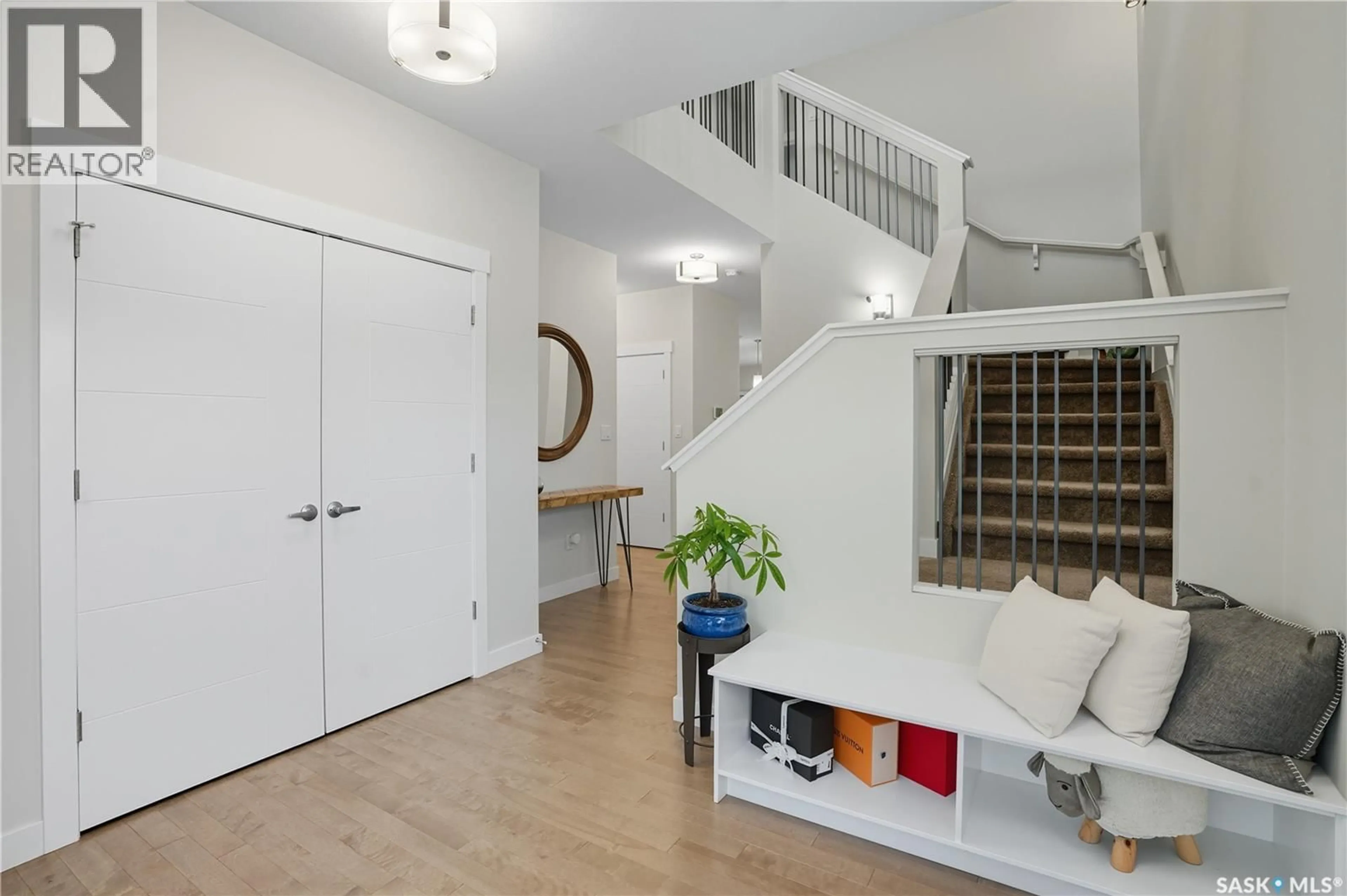 Indoor entryway for 303 DAGNONE CRESCENT, Saskatoon Saskatchewan S7V0P7