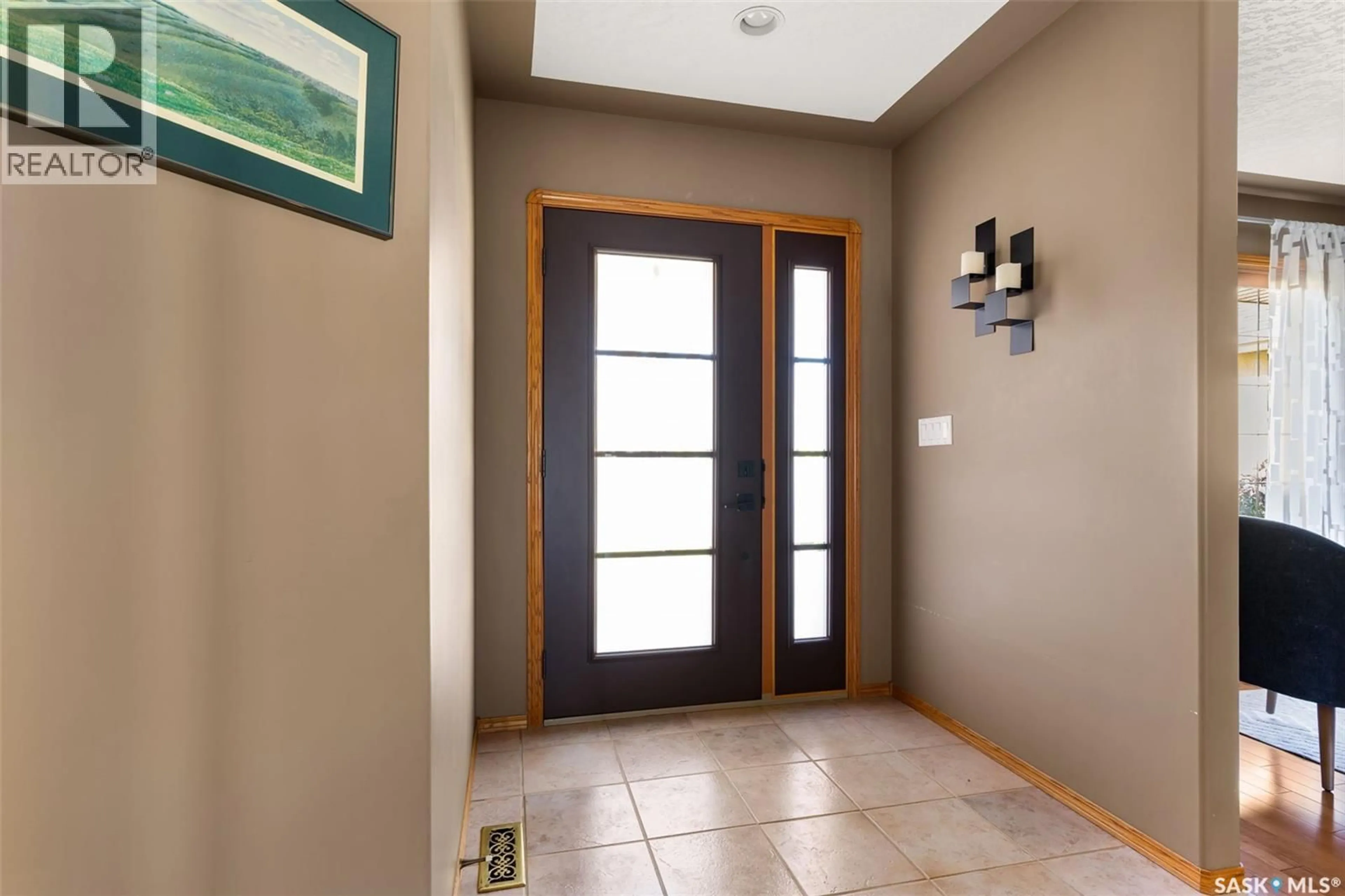 Indoor entryway for 3023 WIMBLEDON DRIVE, Regina Saskatchewan S4V2Y2