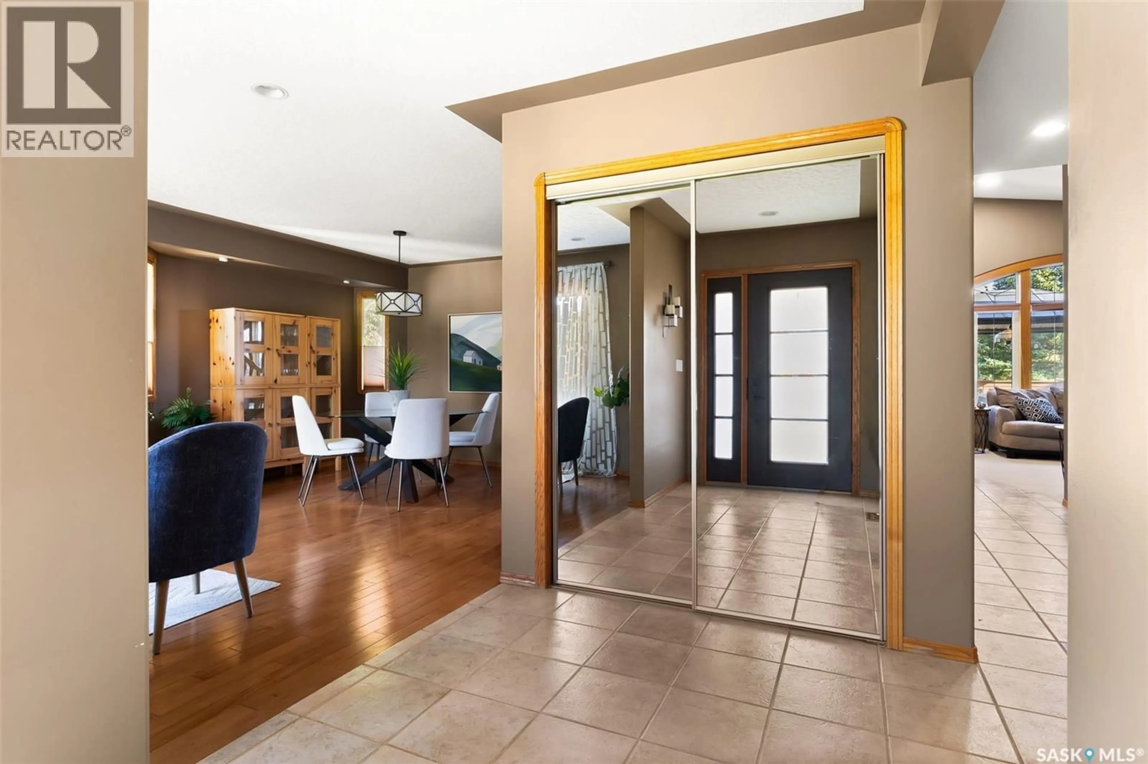 Indoor foyer for 3023 WIMBLEDON DRIVE, Regina Saskatchewan S4V2Y2