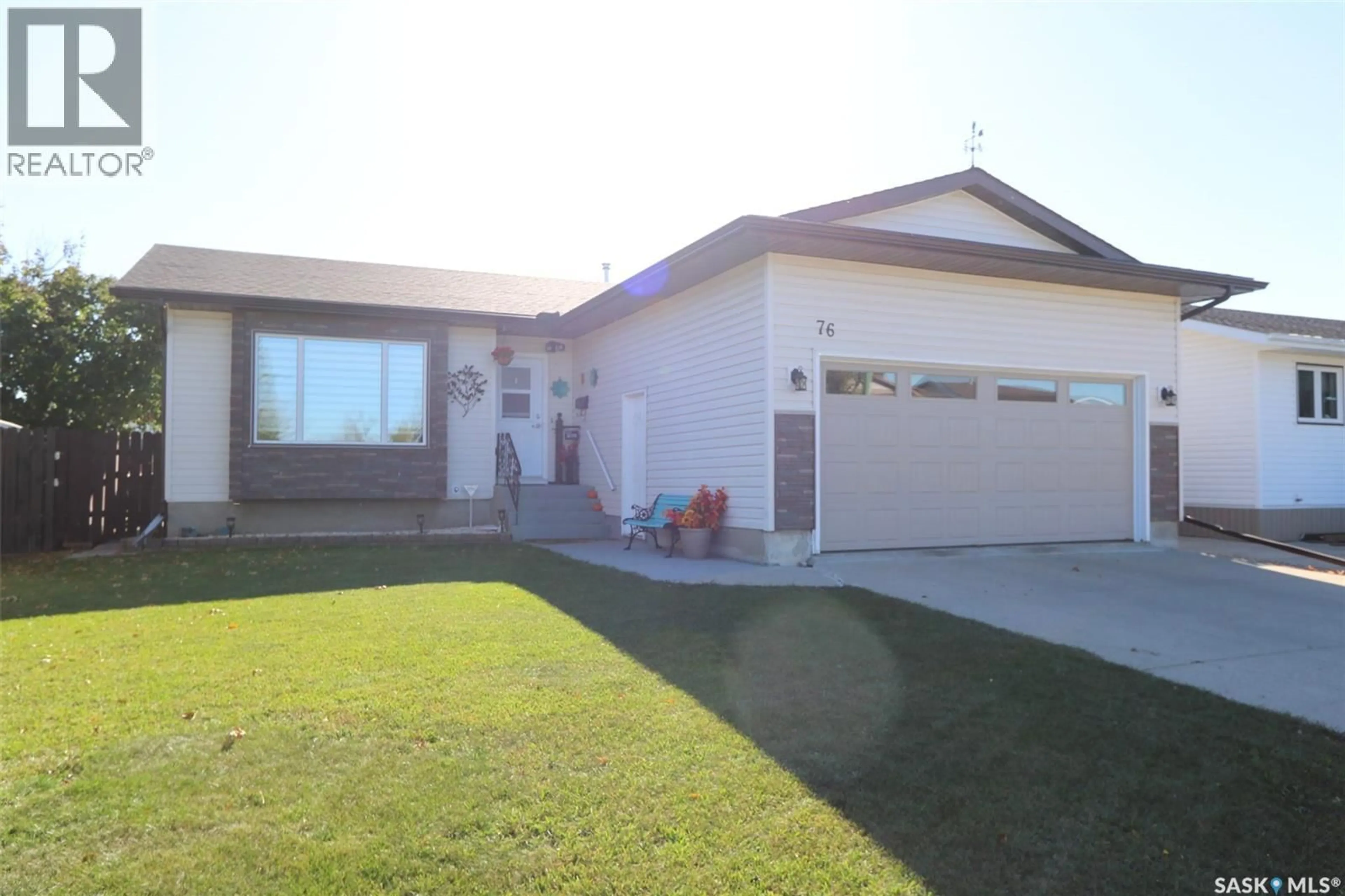 Home with vinyl exterior material, street for 76 MORRISON DRIVE, Yorkton Saskatchewan S3N3Y2