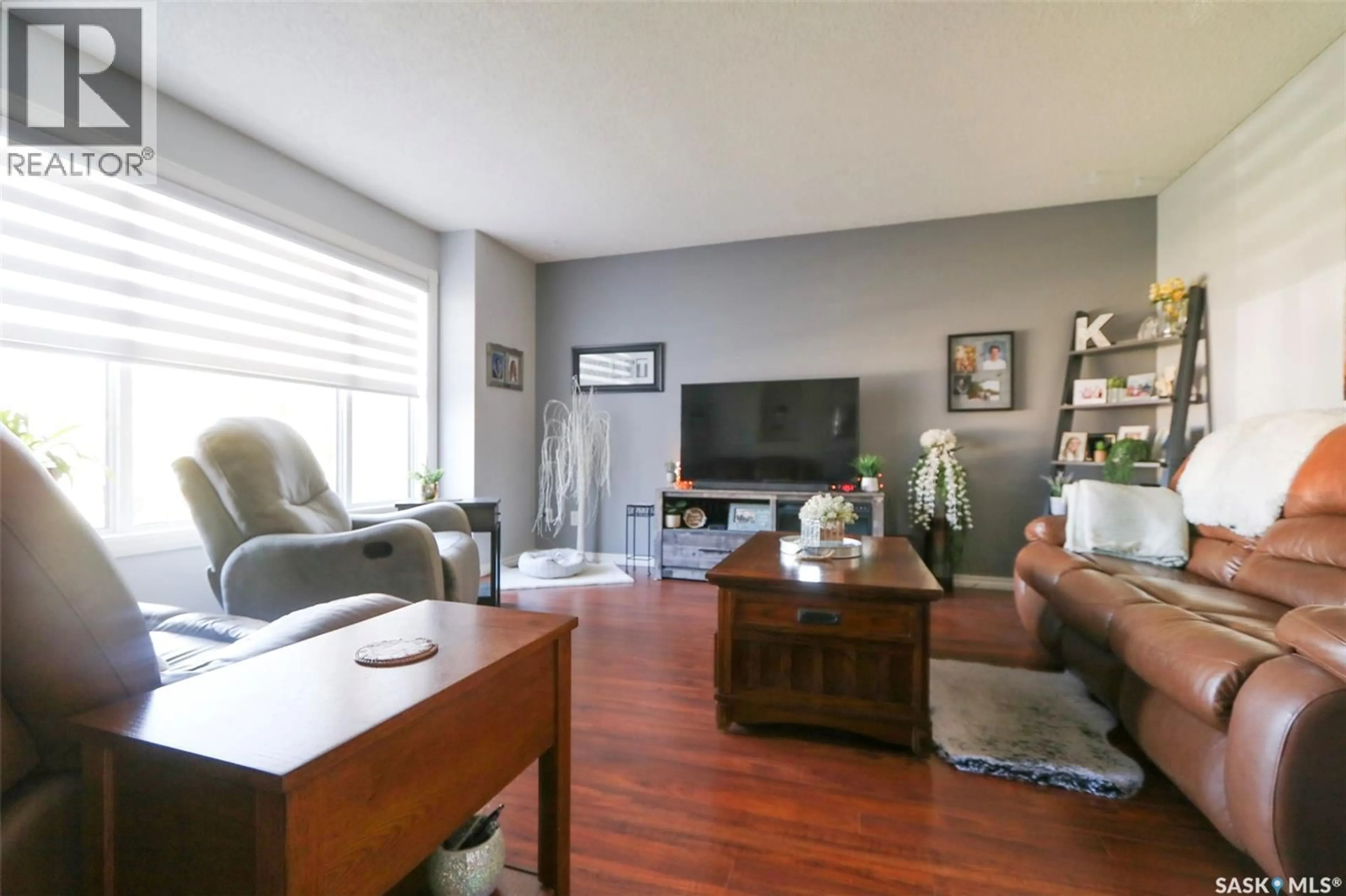 Living room with furniture, wood/laminate floor for 76 MORRISON DRIVE, Yorkton Saskatchewan S3N3Y2