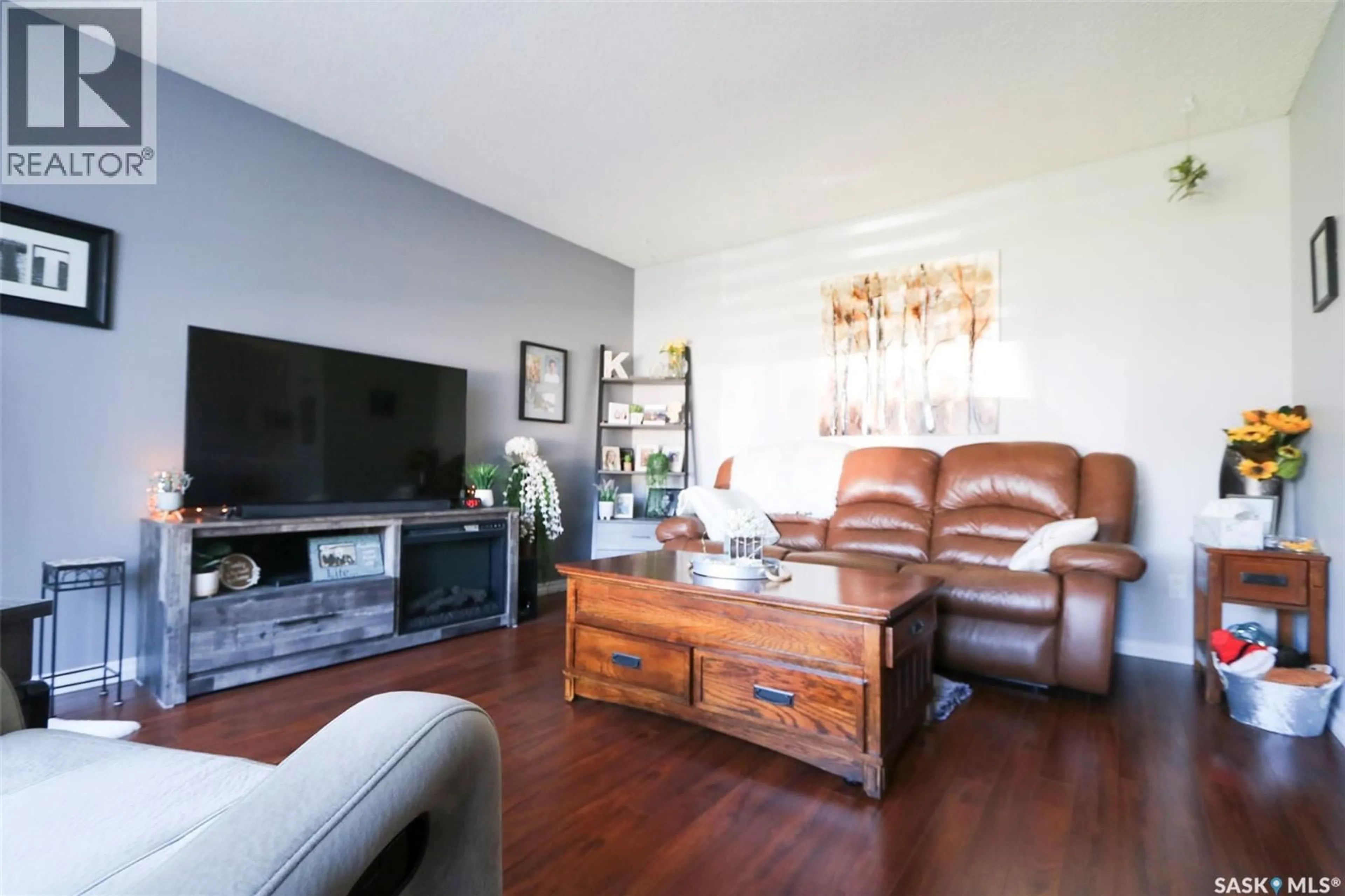 Living room with furniture, wood/laminate floor for 76 MORRISON DRIVE, Yorkton Saskatchewan S3N3Y2