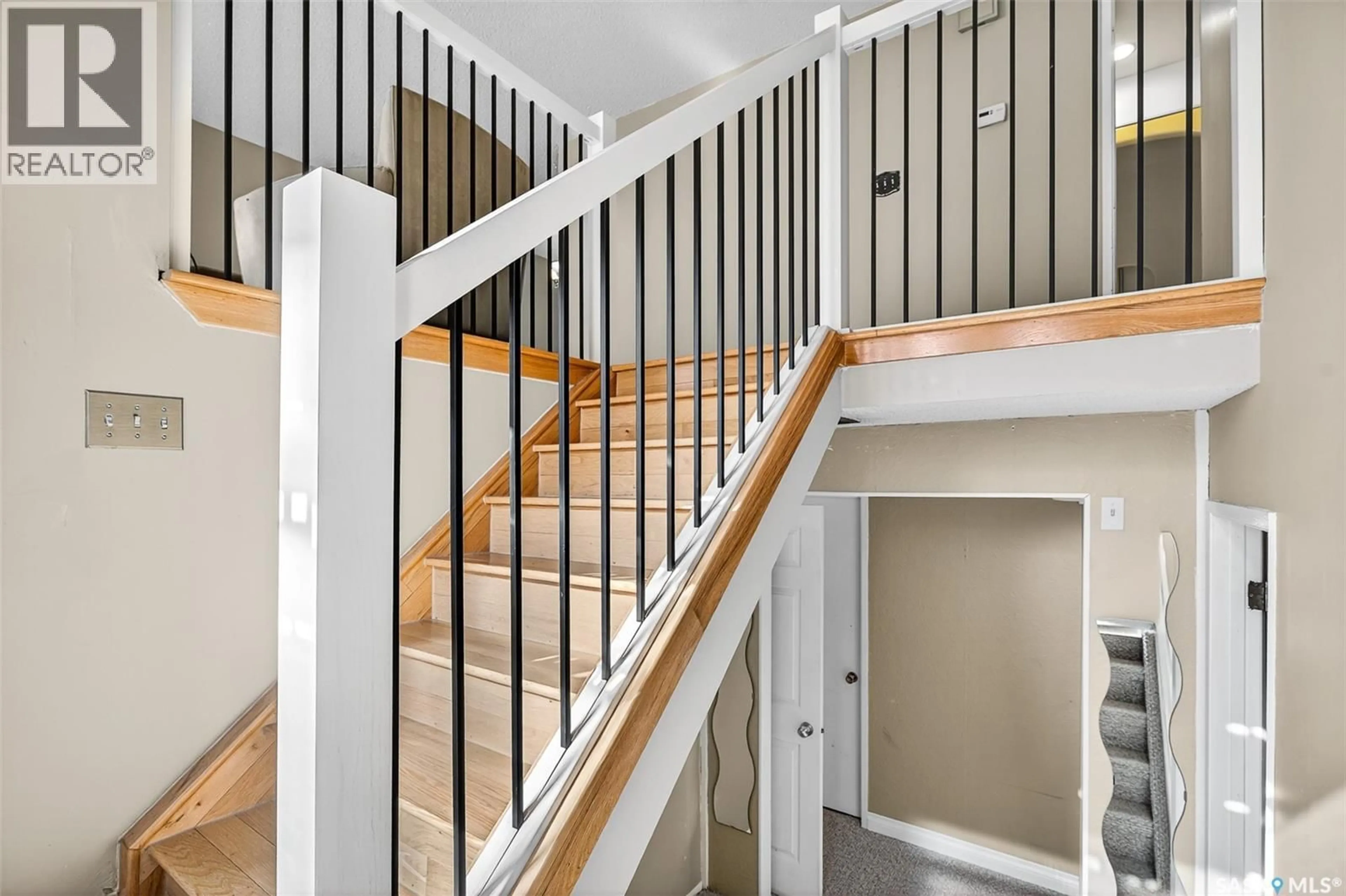 Stairs for 12 BUTTERCUP CRESCENT, Moose Jaw Saskatchewan S6J1A4