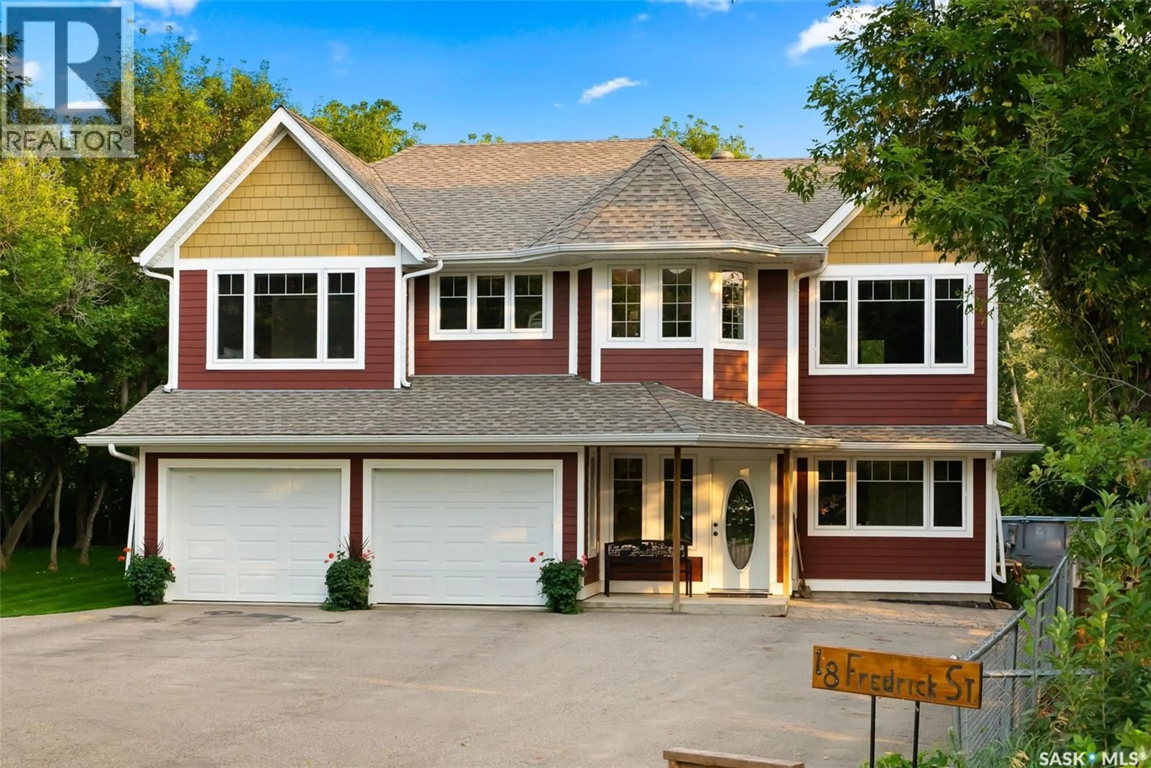 Home with vinyl exterior material, street for 18 FREDERICK STREET, North Qu'Appelle Rm No. 187 Saskatchewan S0G1S0