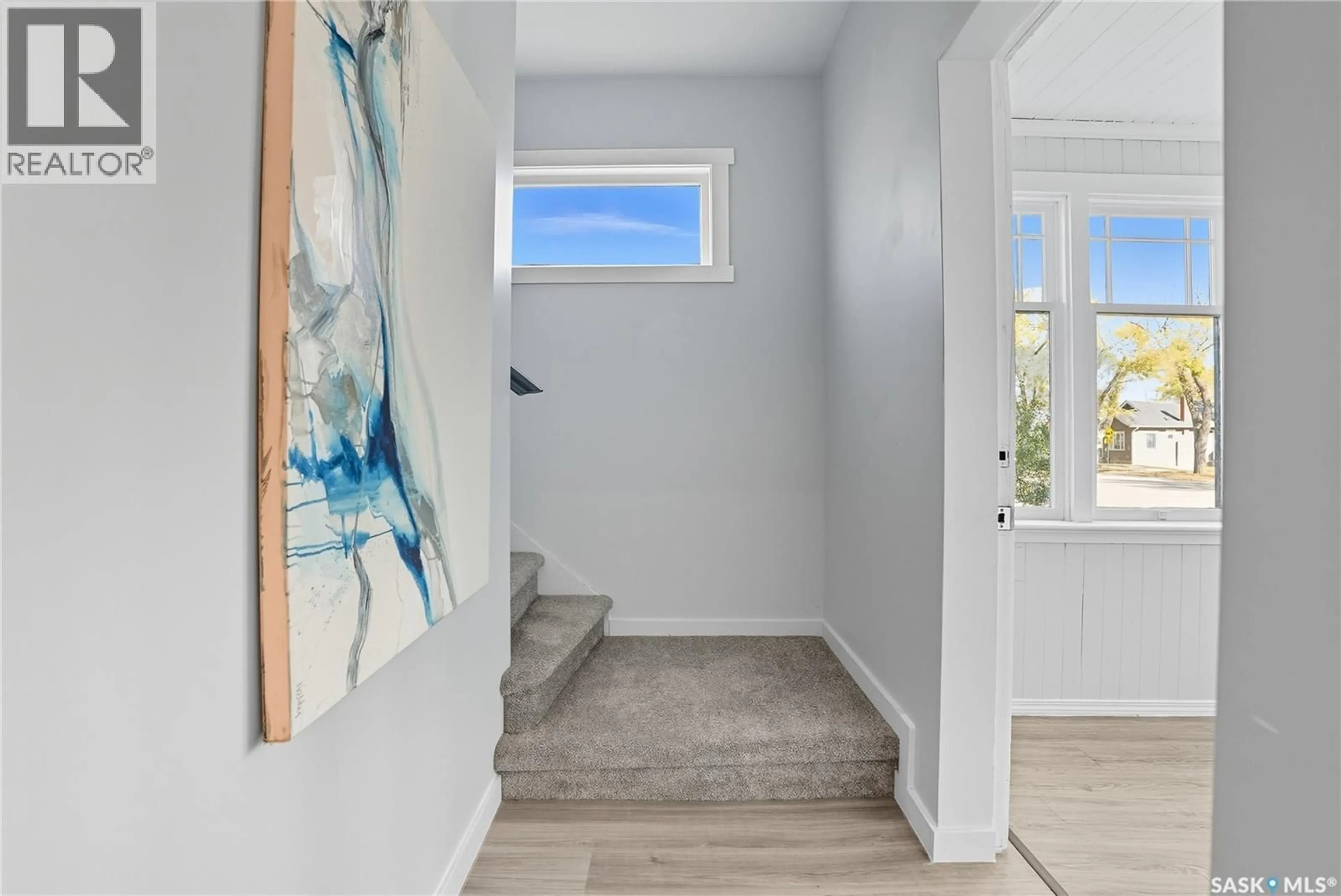 Indoor entryway for 717 E AVENUE N, Saskatoon Saskatchewan S7L2V3