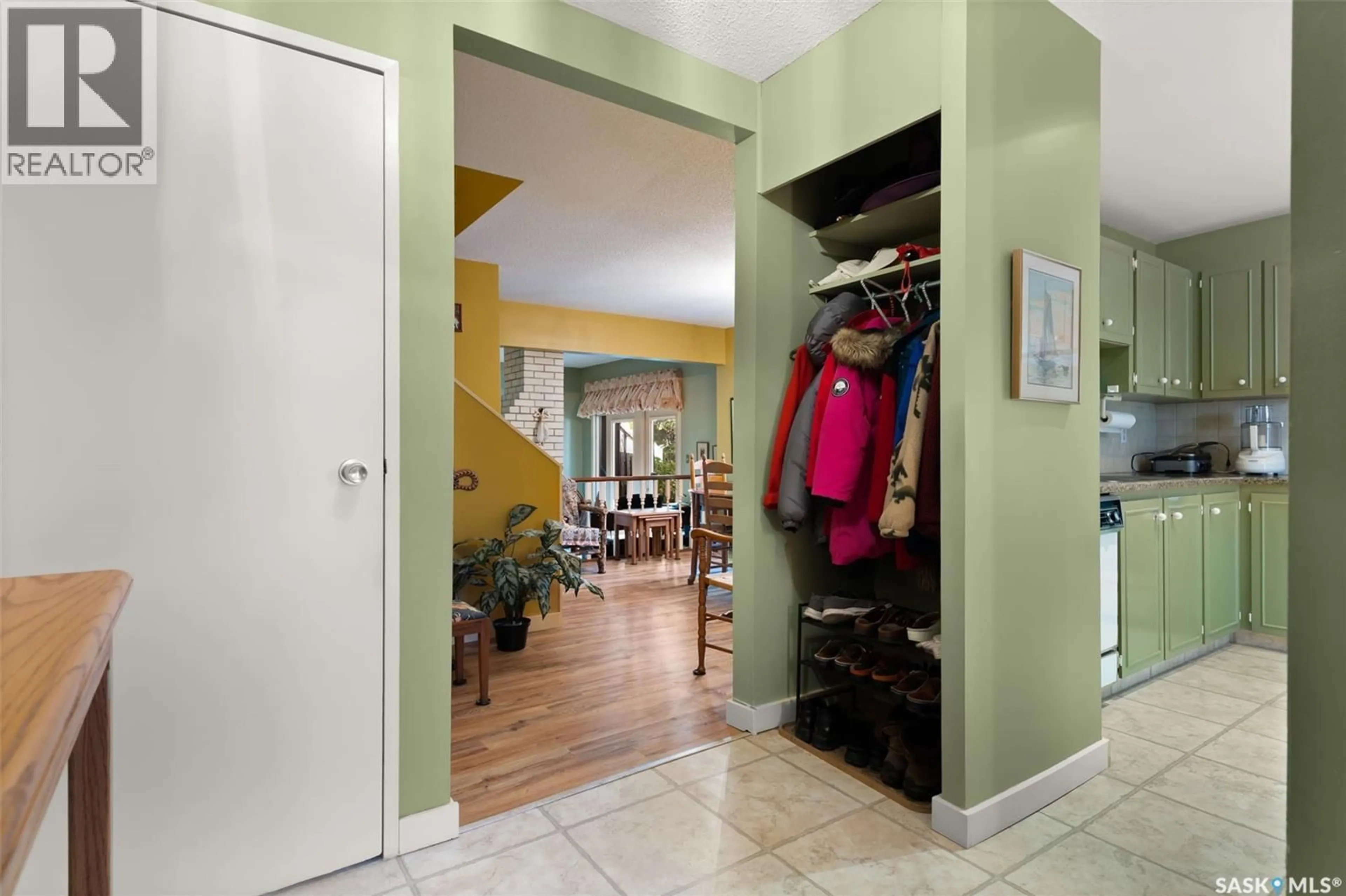 Indoor entryway for 1502 JUBILEE AVENUE, Regina Saskatchewan S4S3T3