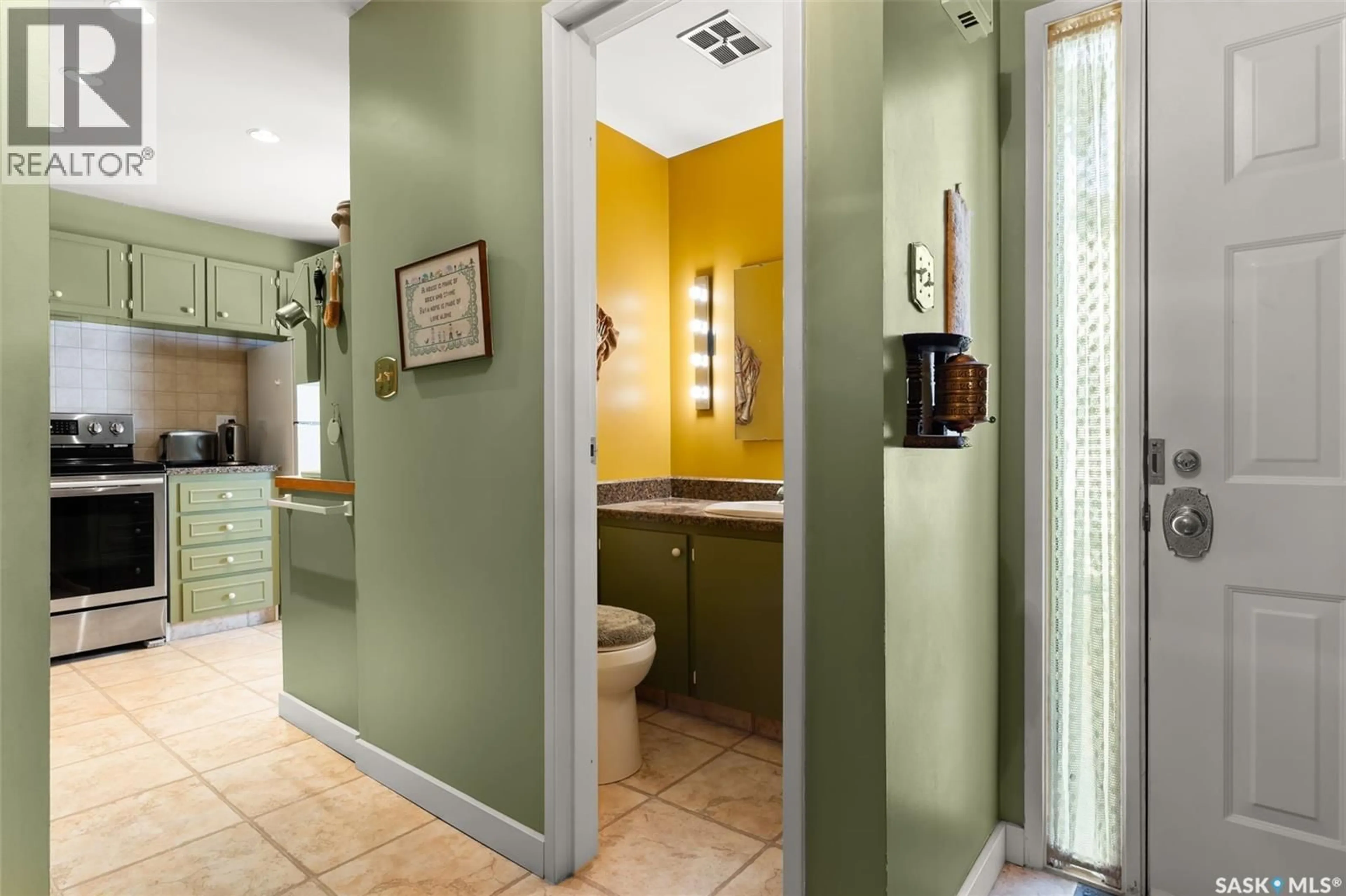 Standard bathroom, ceramic/tile floor for 1502 JUBILEE AVENUE, Regina Saskatchewan S4S3T3