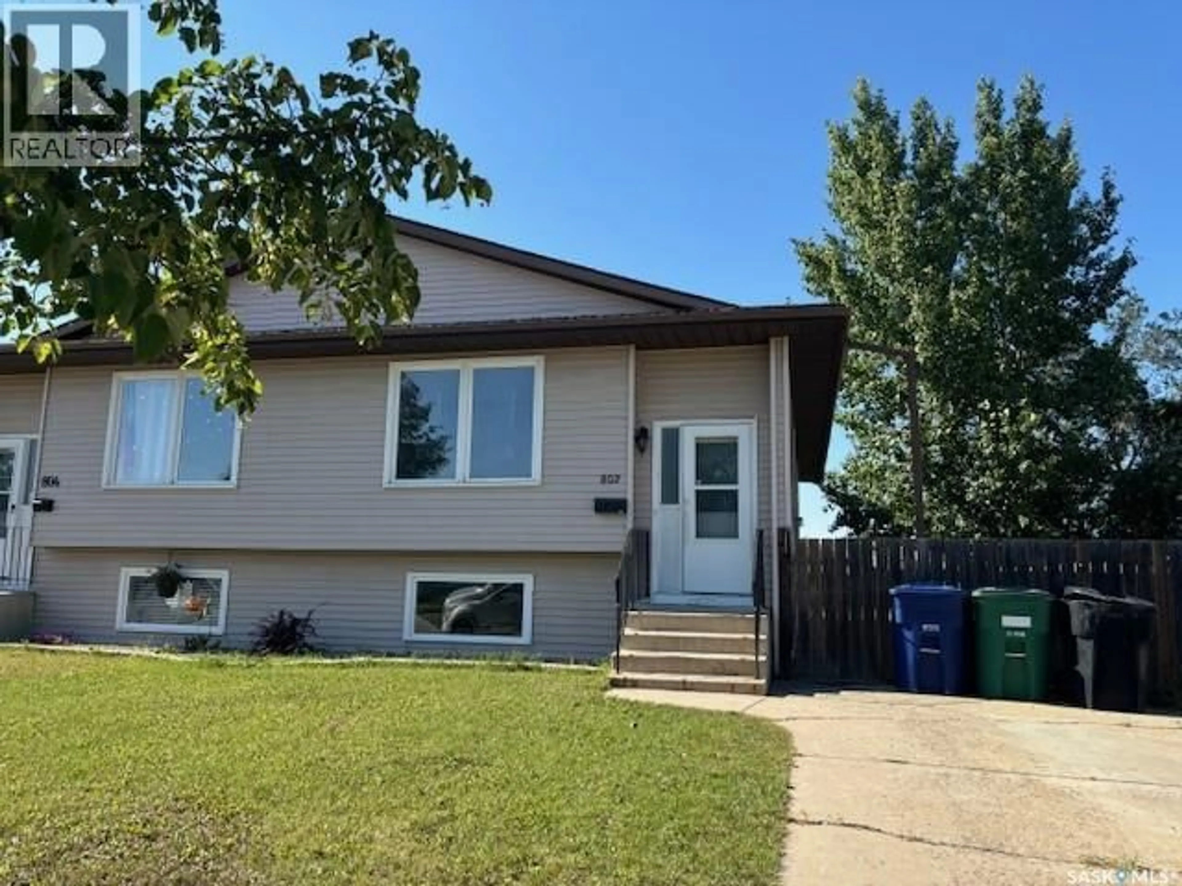 Home with vinyl exterior material, street for 802 MCCORMACK ROAD, Saskatoon Saskatchewan S7M5K1
