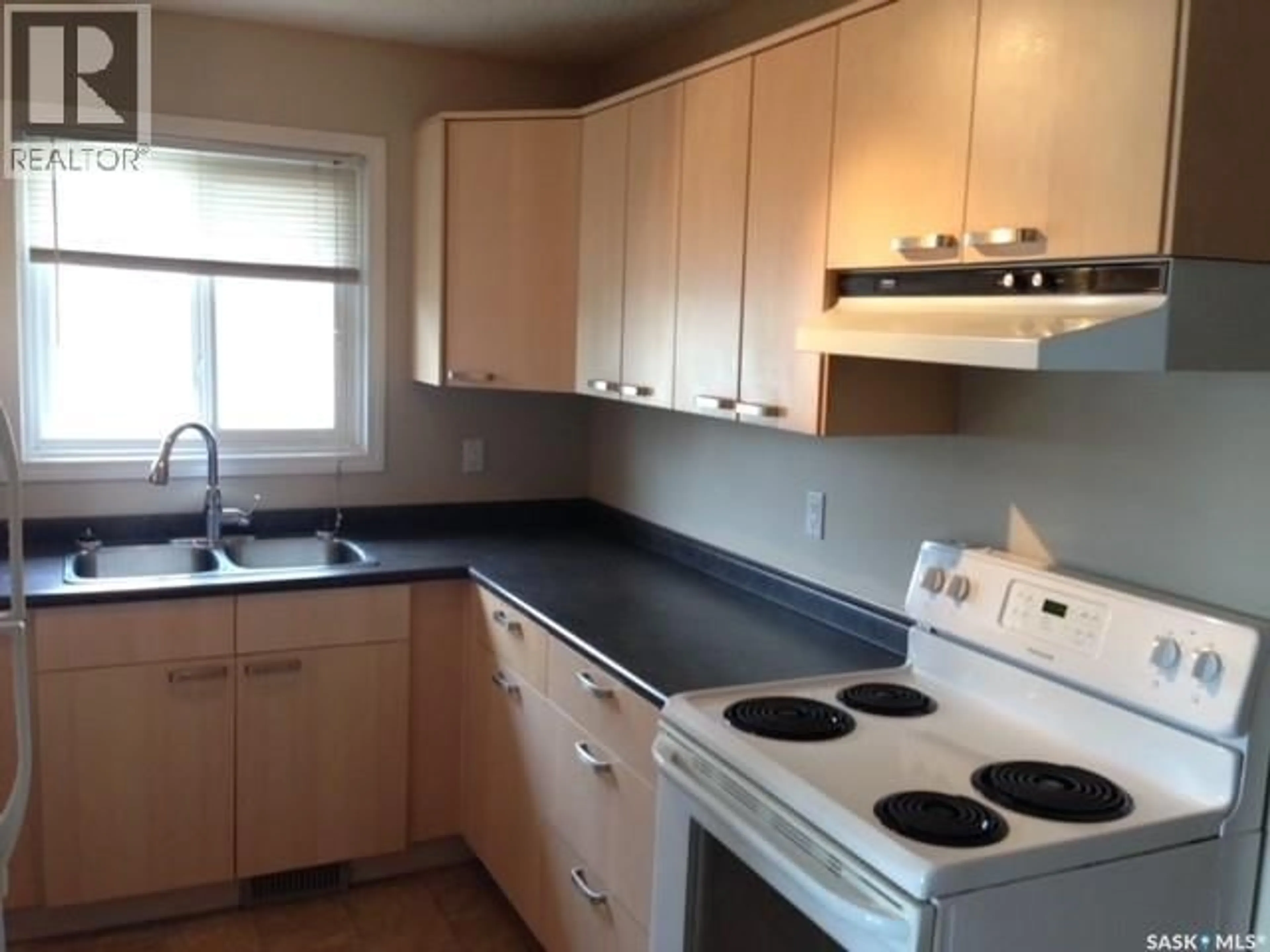 Standard kitchen, unknown for 804 MCCORMACK ROAD, Saskatoon Saskatchewan S7M5K1
