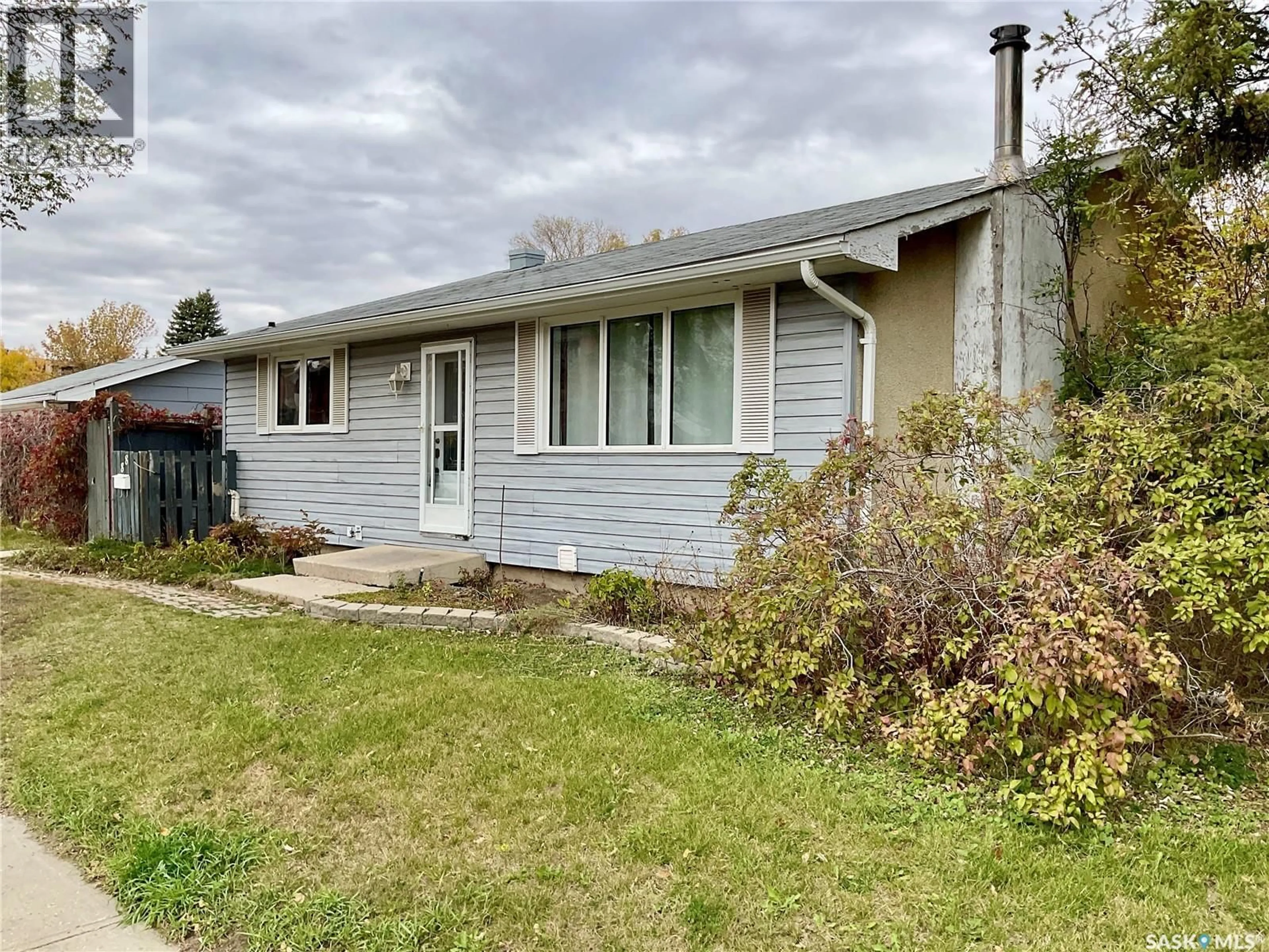 Home with vinyl exterior material, street for 88 CAMBRIDGE AVENUE, Regina Saskatchewan S4N0L1