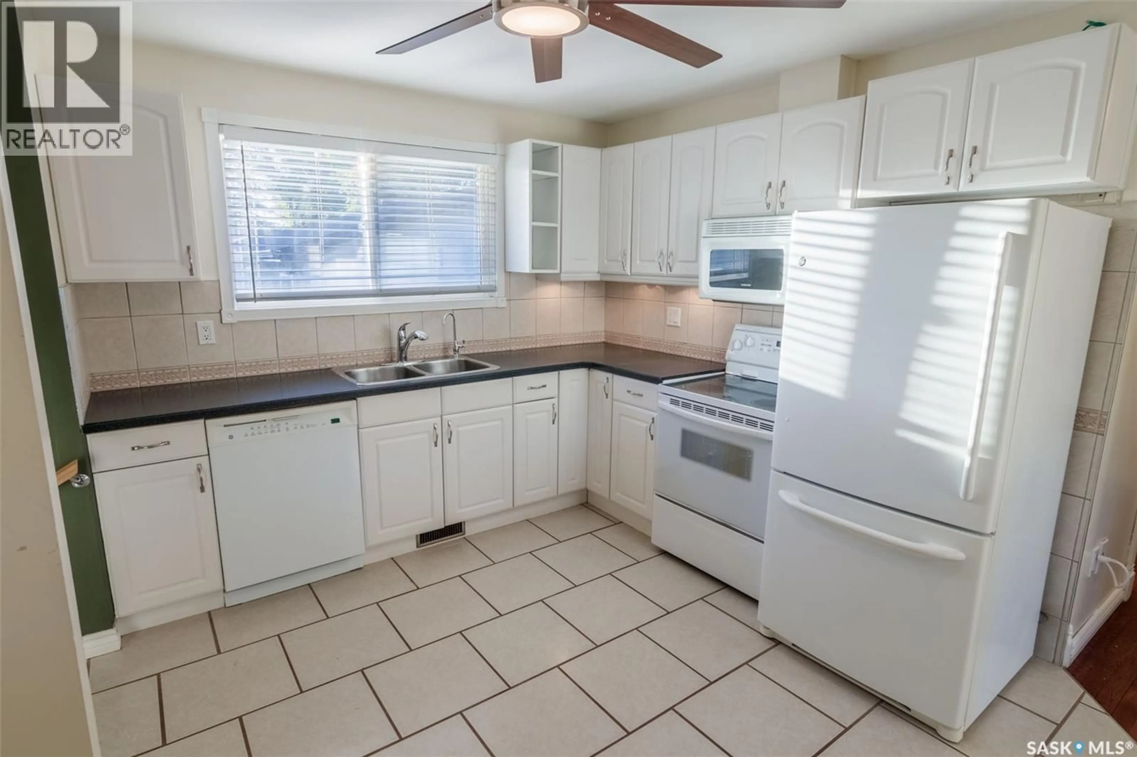 Standard kitchen, ceramic/tile floor for 10 MITCHELL CRESCENT, Regina Saskatchewan S4R5G6