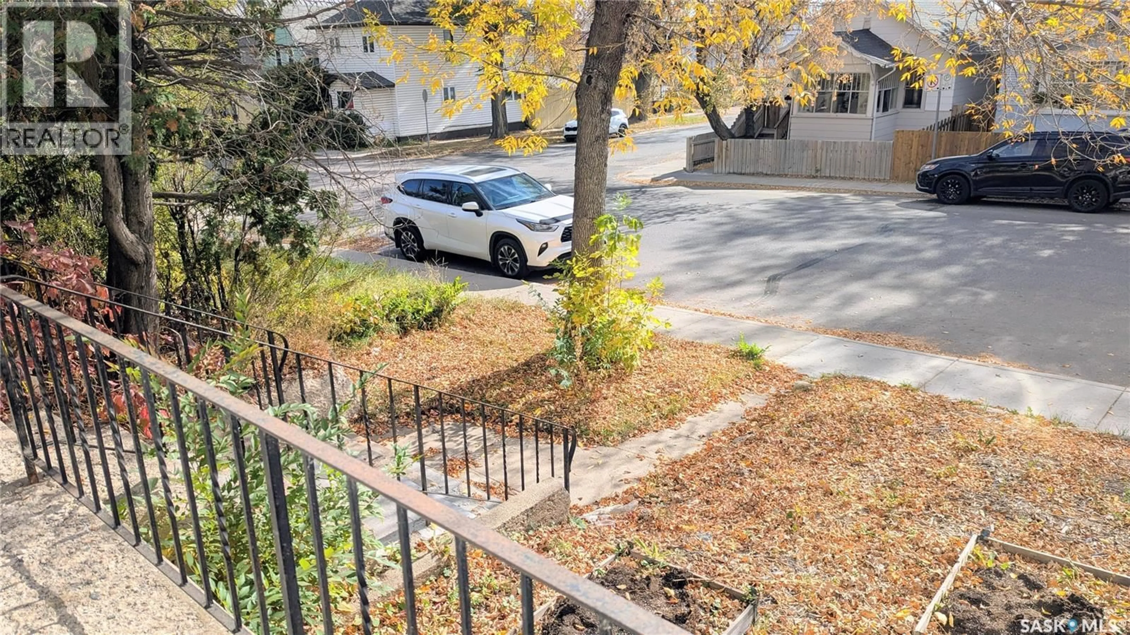 A pic from outside/outdoor area/front of a property/back of a property/a pic from drone, street for 404 25TH STREET, Saskatoon Saskatchewan S7L0C8