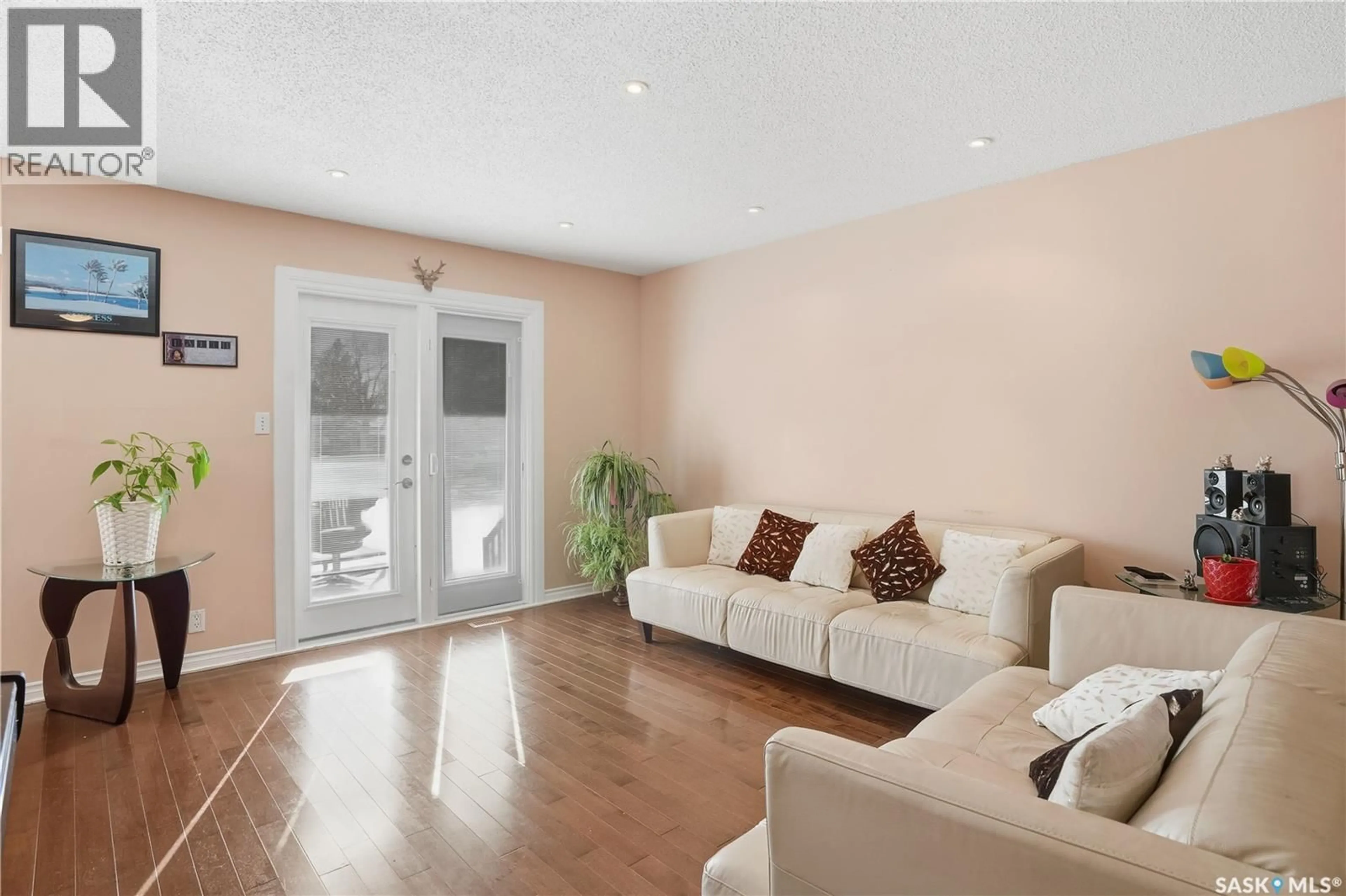 Living room with furniture, unknown for 882 SAMUELS CRESCENT, Regina Saskatchewan S4X2A5