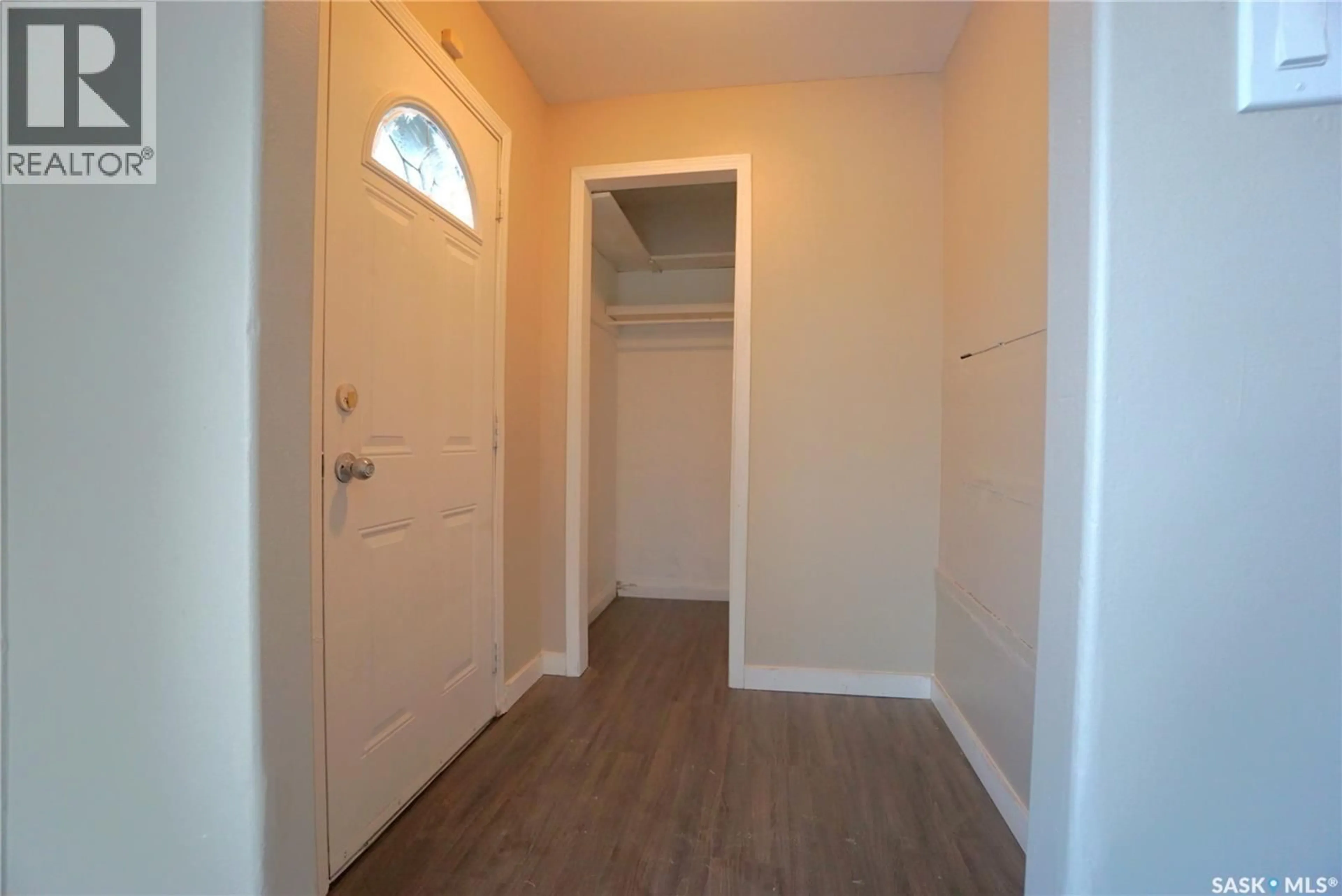 Indoor entryway for 515 OSLER STREET, Regina Saskatchewan S4R1W2