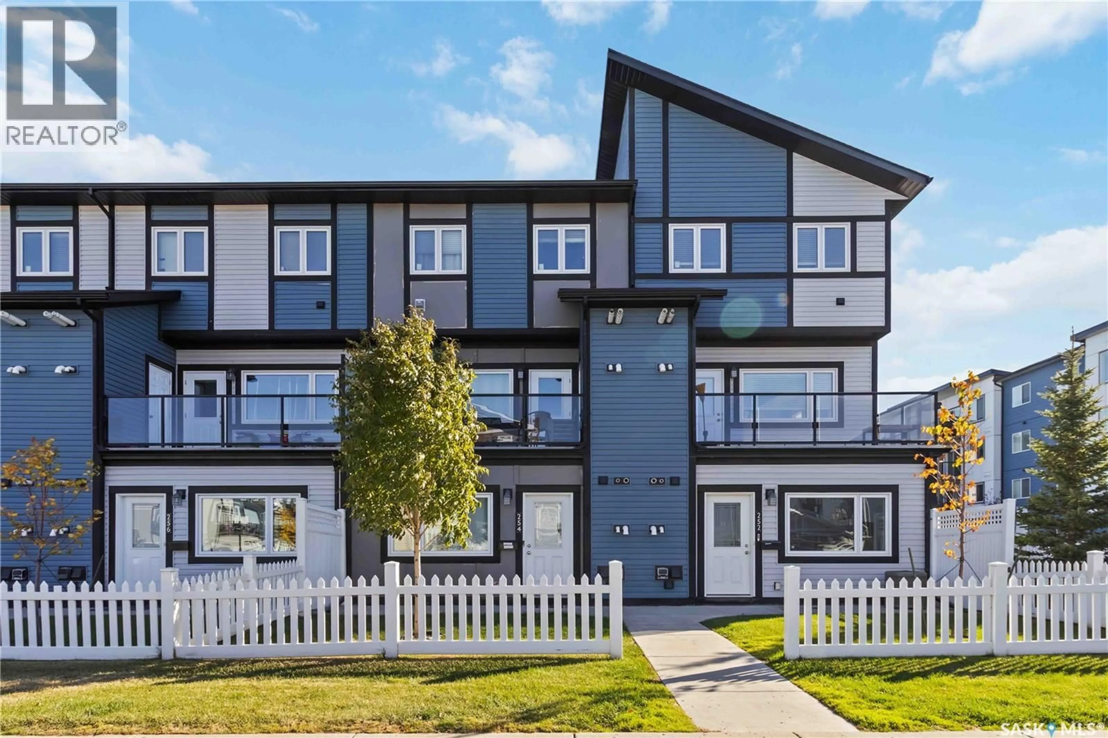 Home with vinyl exterior material, unknown for 250 - 254 AKHTAR BEND, Saskatoon Saskatchewan S7W0W4