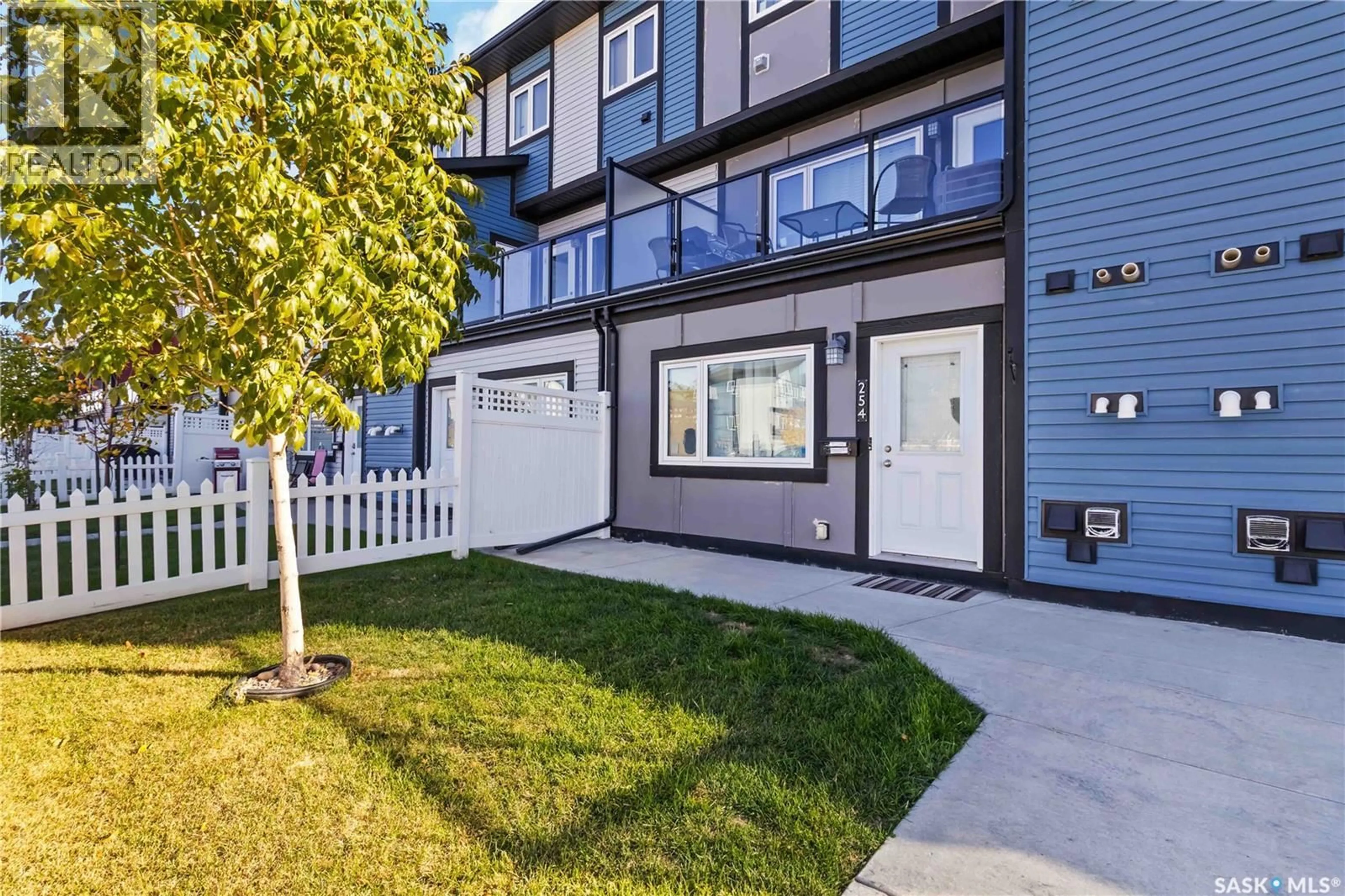 Home with vinyl exterior material, street for 250 - 254 AKHTAR BEND, Saskatoon Saskatchewan S7W0W4