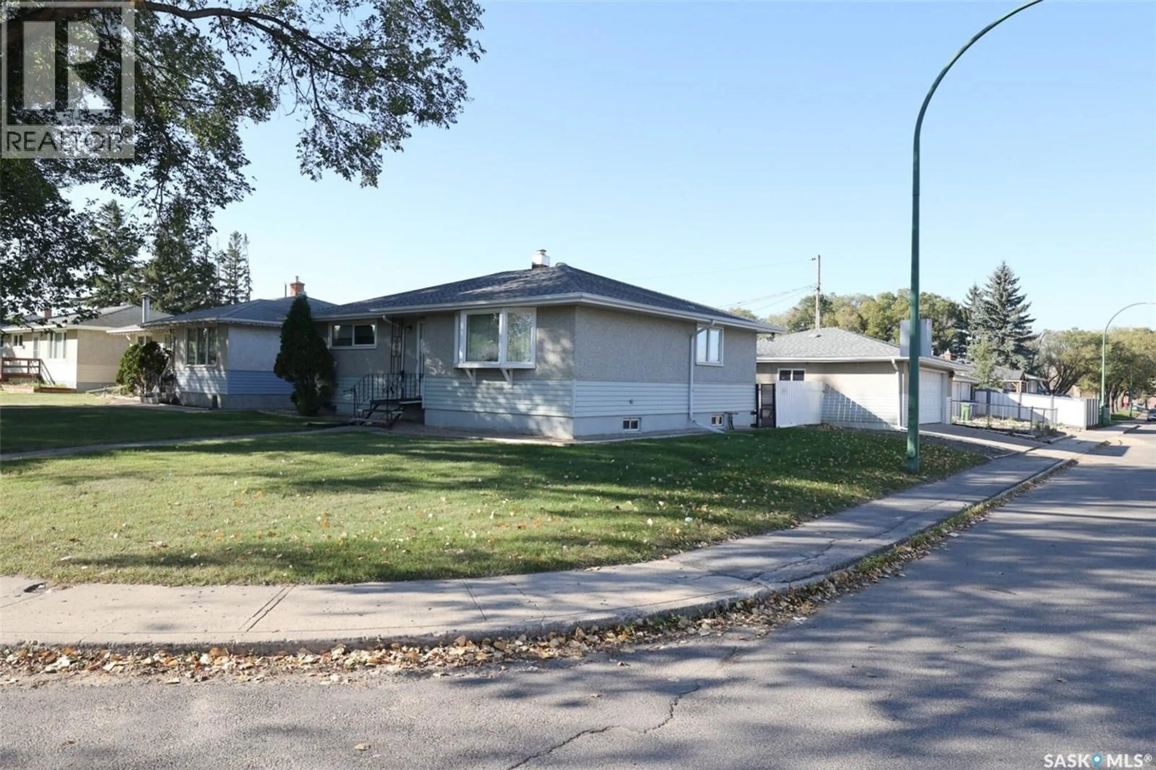 Home with vinyl exterior material, street for 376 SCARTH STREET, Regina Saskatchewan S4R2Z7