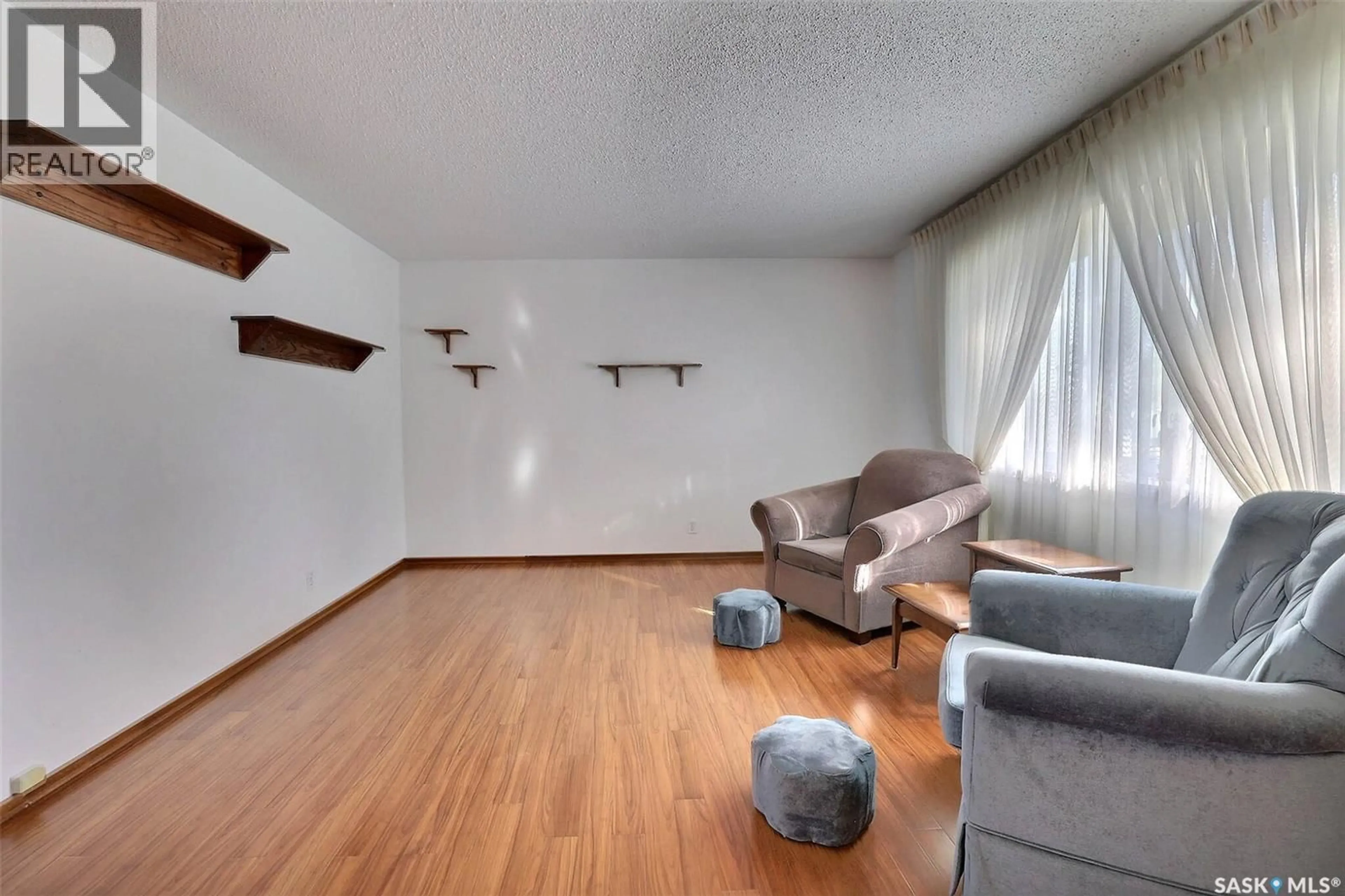Living room with furniture, wood/laminate floor for 376 SCARTH STREET, Regina Saskatchewan S4R2Z7