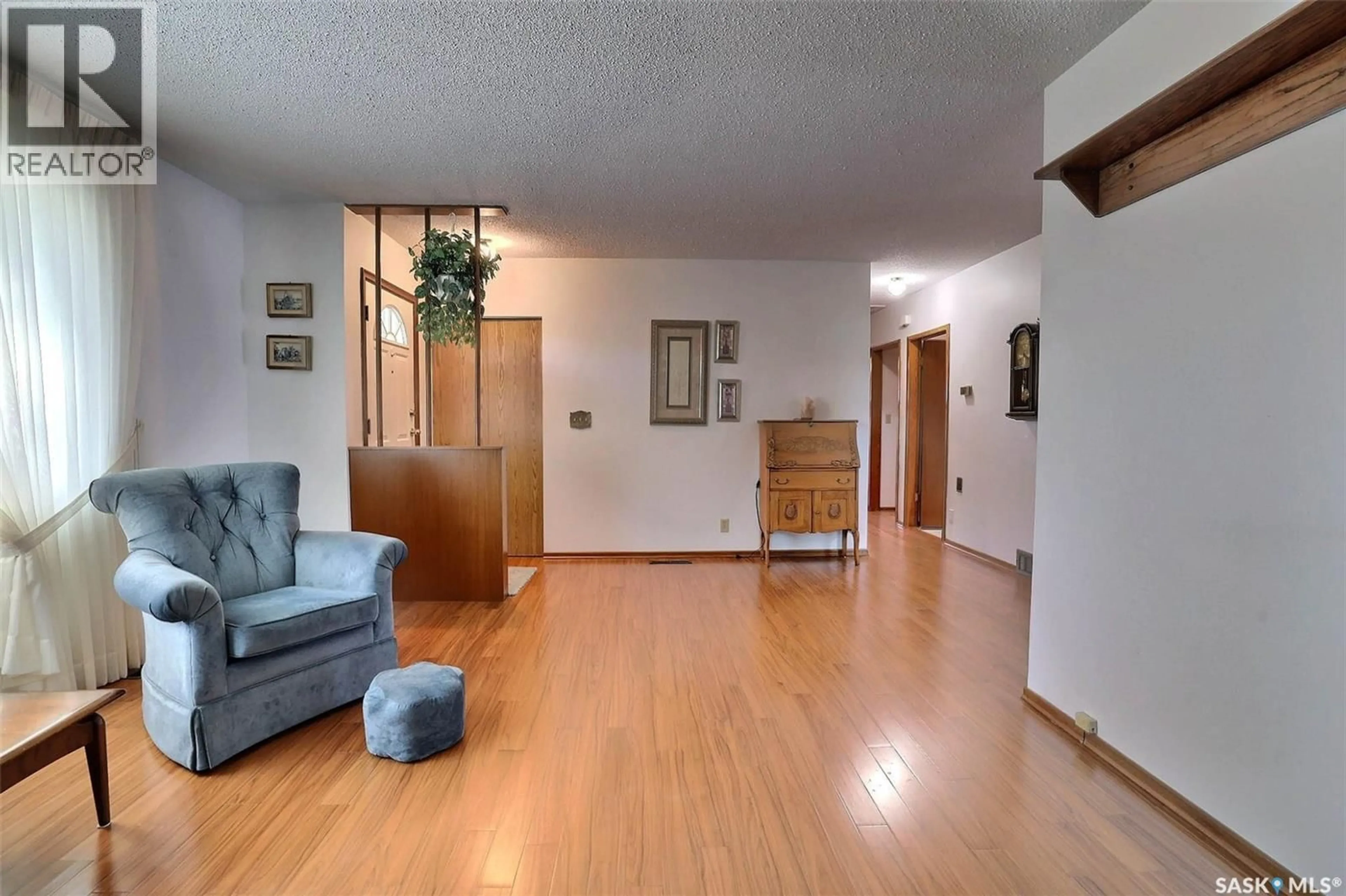 Living room with furniture, unknown for 376 SCARTH STREET, Regina Saskatchewan S4R2Z7