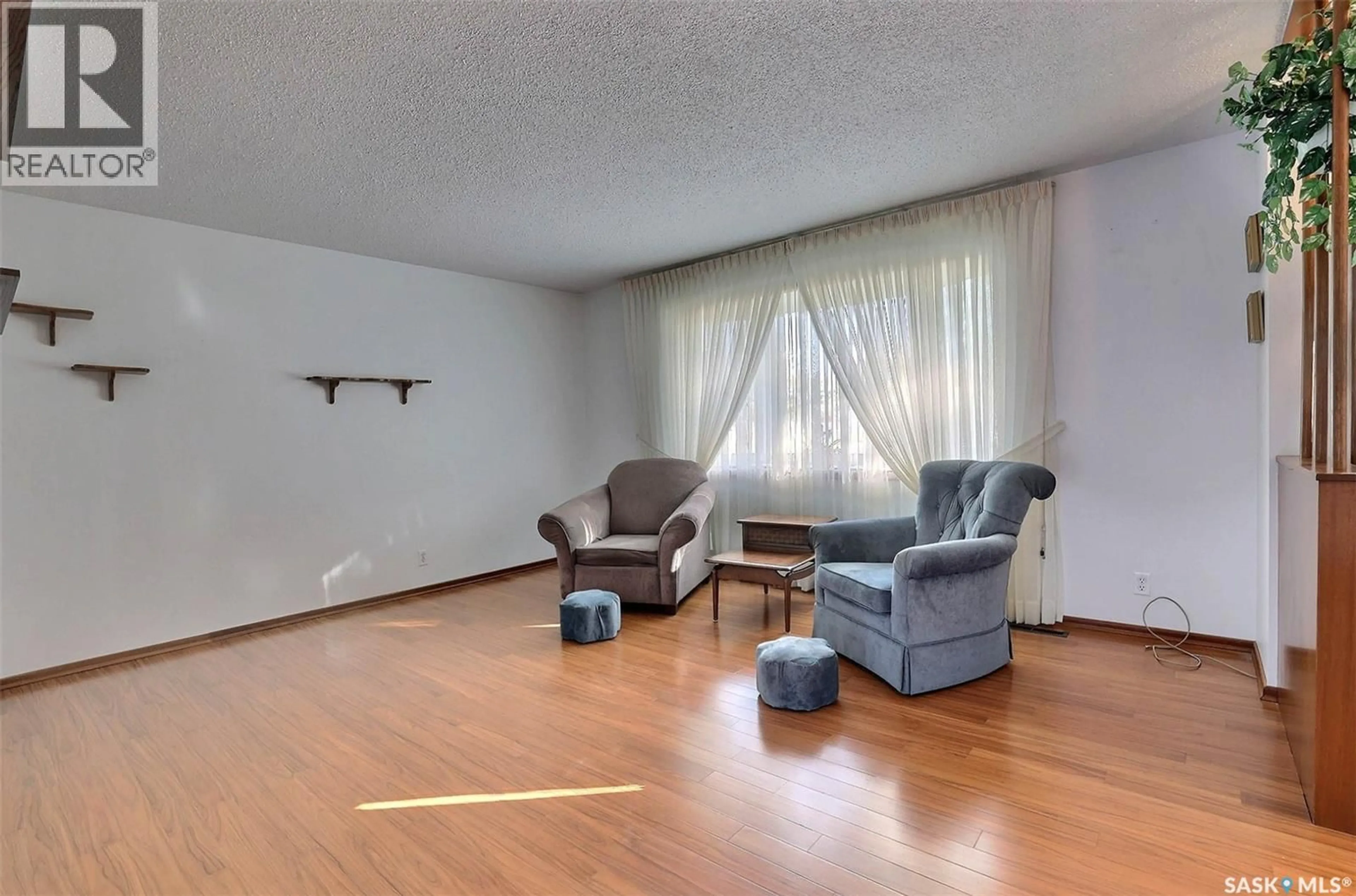 Living room with furniture, unknown for 376 SCARTH STREET, Regina Saskatchewan S4R2Z7
