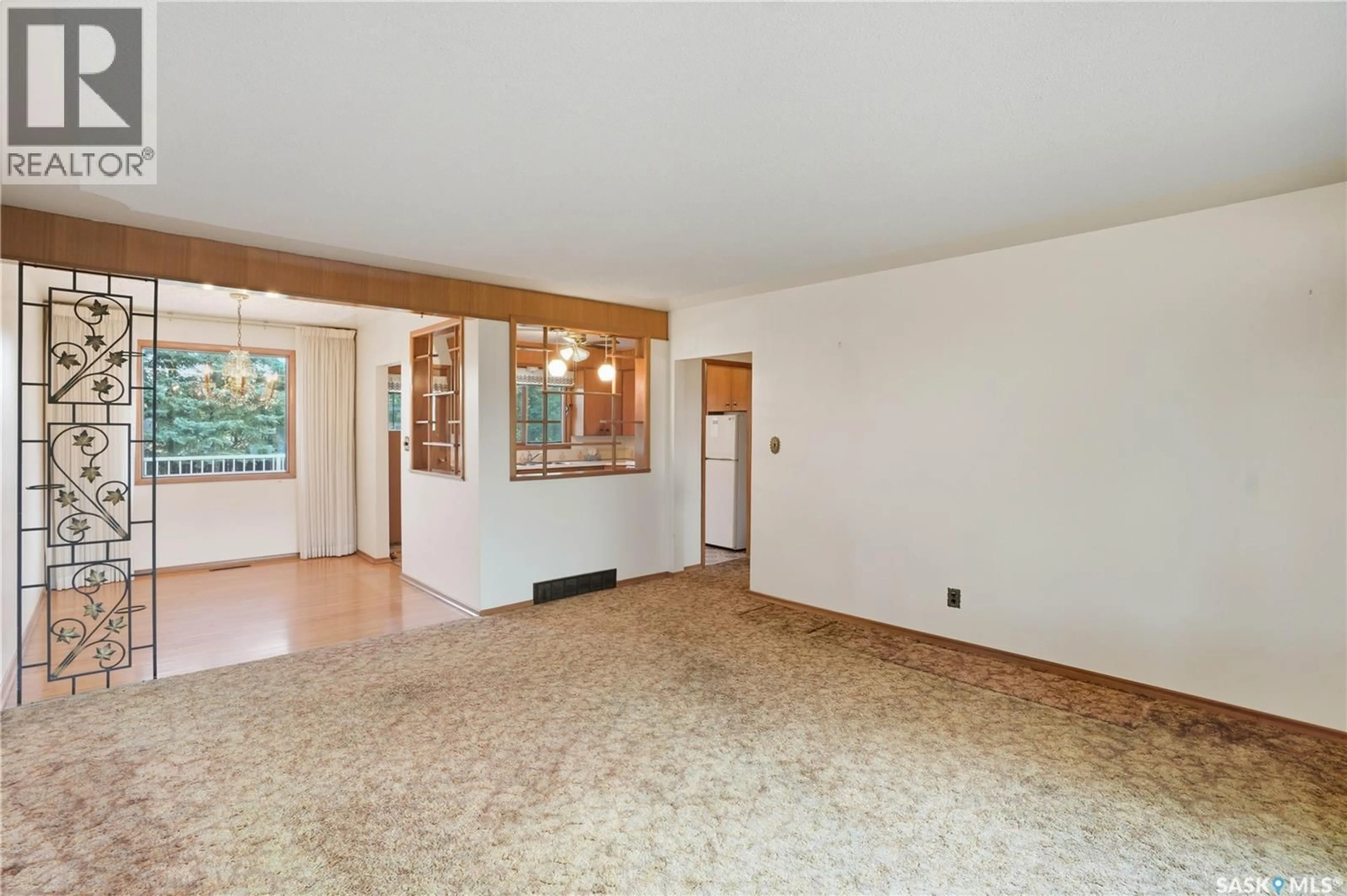 Unknown for 5 HAMILTON PLACE, Saskatoon Saskatchewan S7L3N3