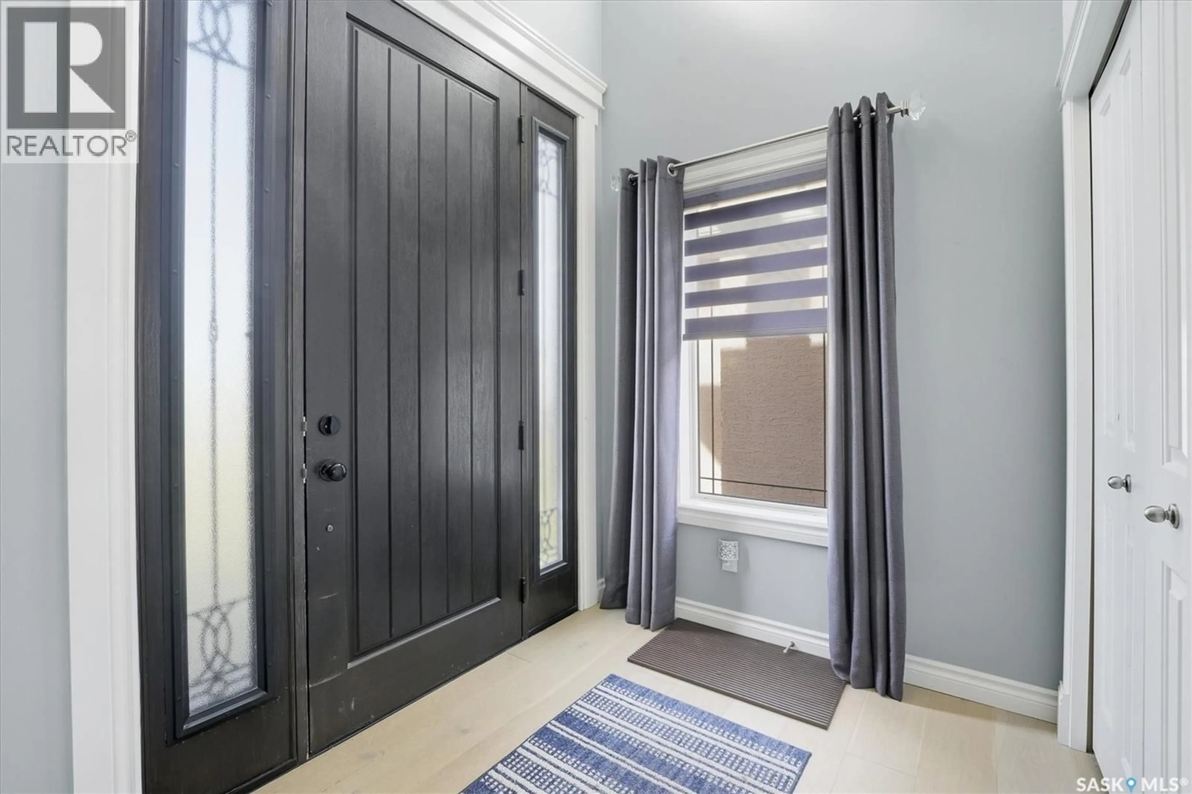 Indoor entryway for 106 THODE AVENUE, Saskatoon Saskatchewan S7W1A1