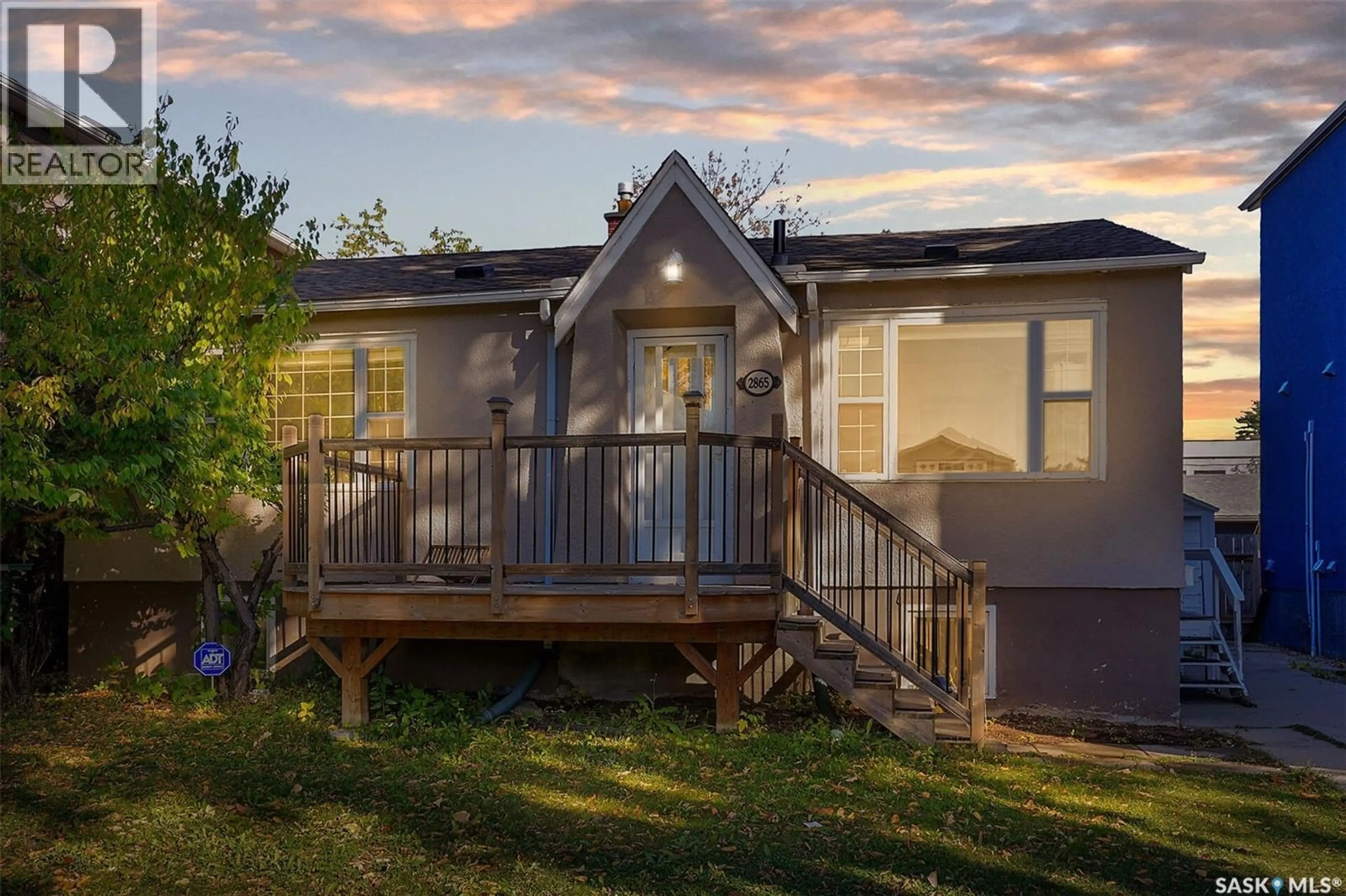 Home with vinyl exterior material, mountain view for 2865 GARNET STREET, Regina Saskatchewan S4S1X1