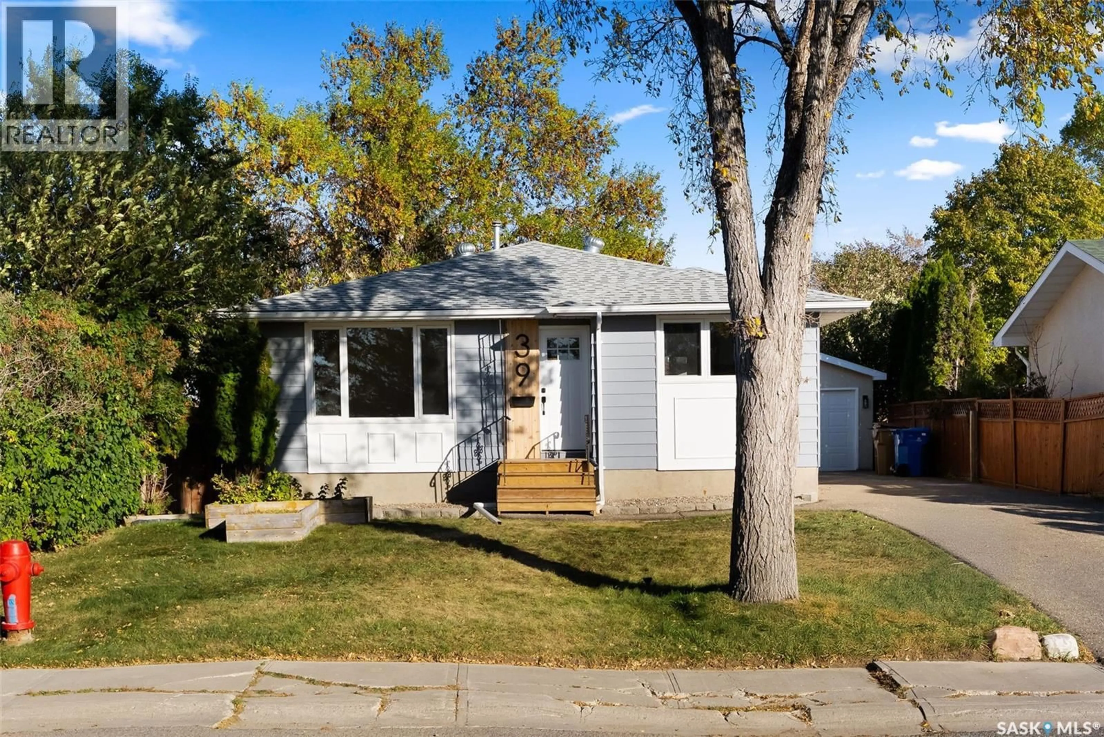 Home with vinyl exterior material, street for 39 BOYCE STREET, Regina Saskatchewan S4R6M3