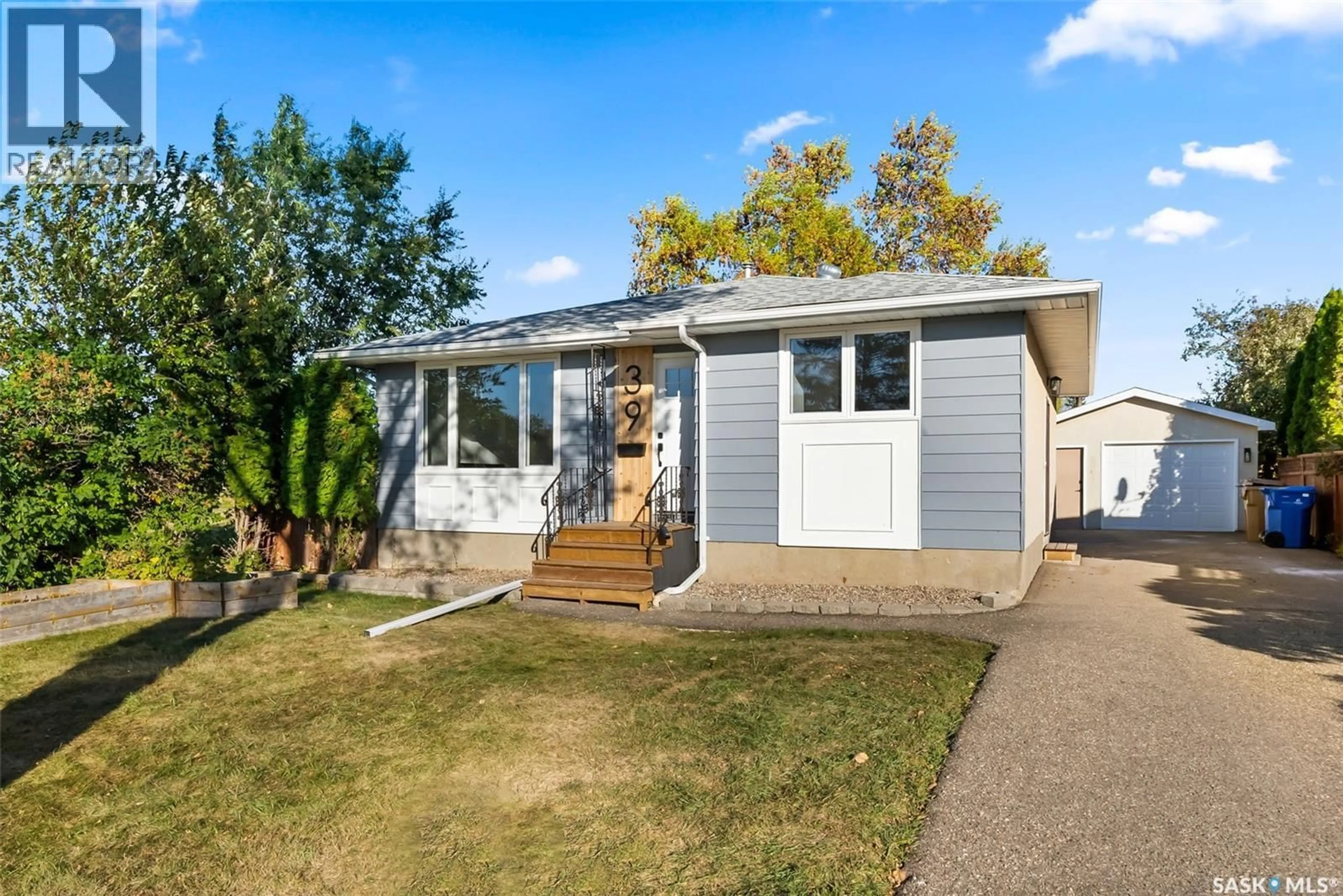 Home with vinyl exterior material, street for 39 BOYCE STREET, Regina Saskatchewan S4R6M3