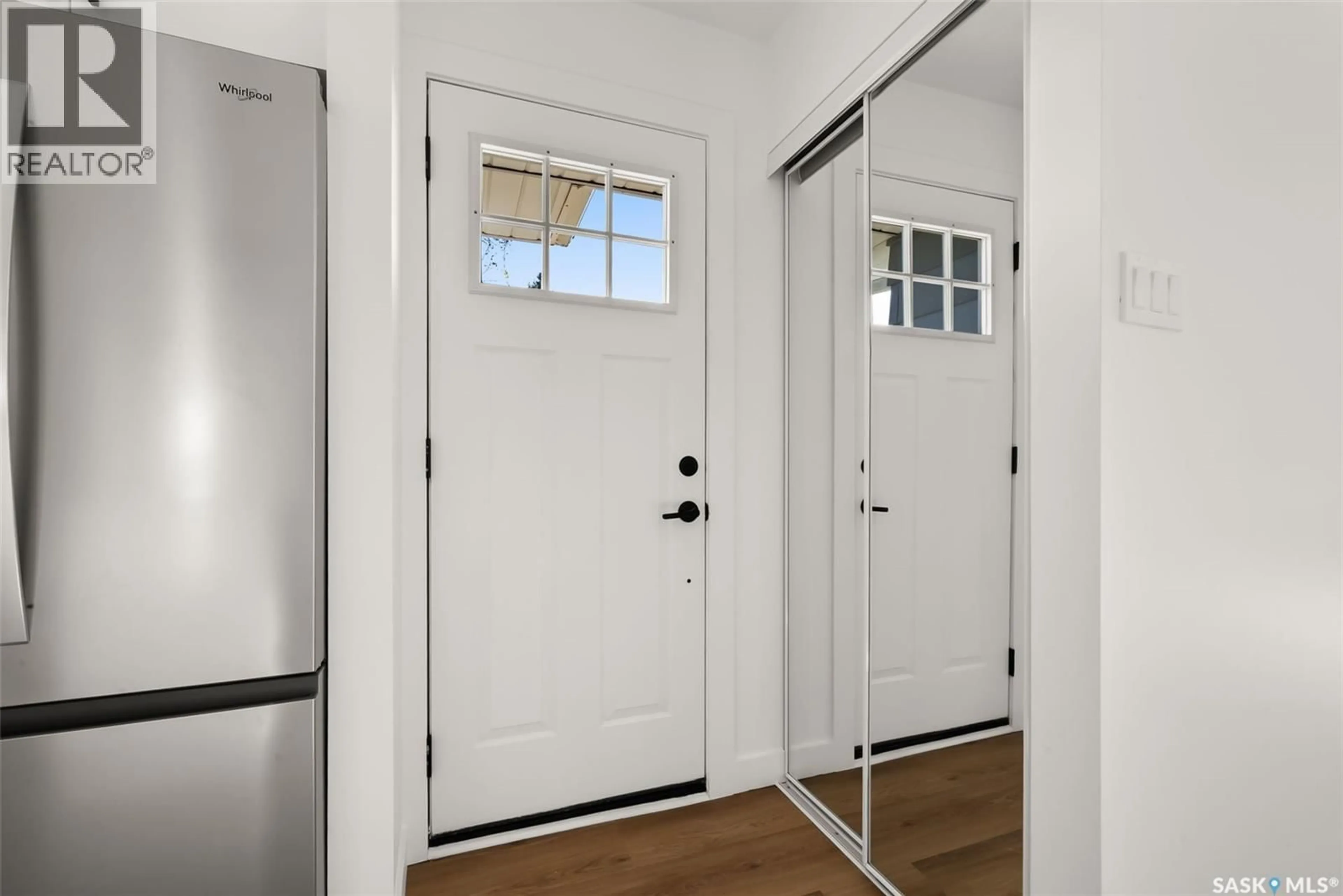 Indoor entryway for 39 BOYCE STREET, Regina Saskatchewan S4R6M3
